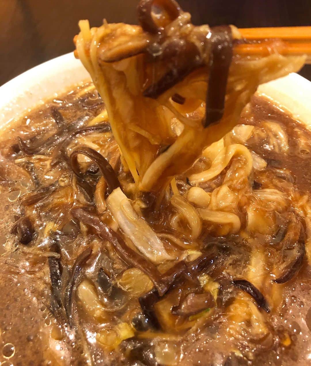逸見太郎のインスタグラム：「中華好きだなぁ😜  #本日のランチ#フカヒレ麺#二子玉川 #遅い時間#子連れok#ベビーカー#赤ちゃん連れ」