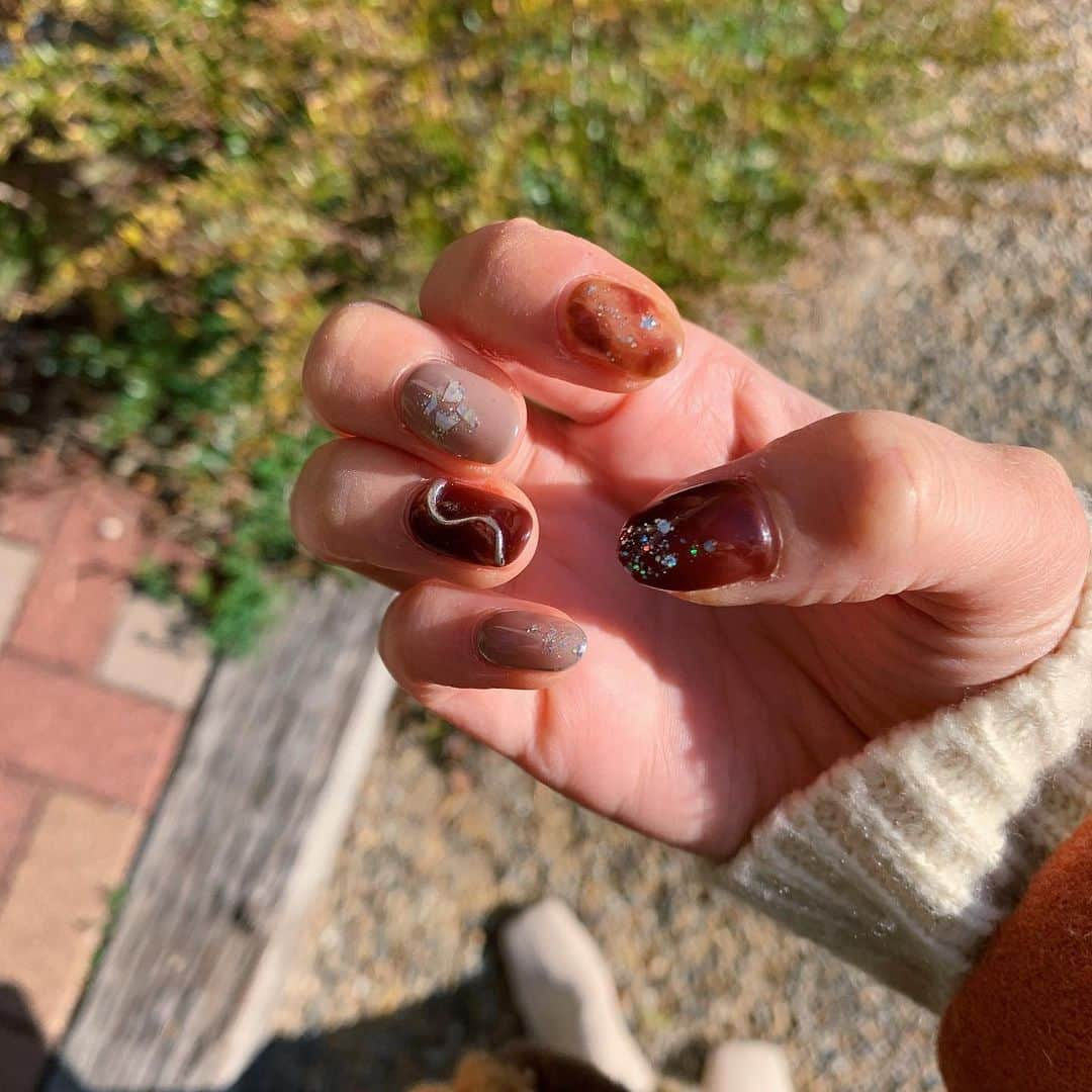 karen okajimaさんのインスタグラム写真 - (karen okajimaInstagram)「ㅤㅤㅤ ❤️❤️❤️🍫 ㅤㅤㅤ  #おかじネイル #岡島かれん #ネイル #冬ネイル #nail #冬ネイル2019 #バレンタイン  #チョコレートネイル #バレンタインネイル #ミラーネイル」2月4日 17時21分 - karenokajima0318