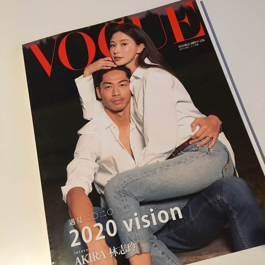 大島アンディさんのインスタグラム写真 - (大島アンディInstagram)「VOGUE Taiwan 12月号に登場しています。 Given the saying “everything happens for a reason”, I was given this amazing opportunity right before I left Japan to start acting school in Vancouver. Working with French Actress @juliettebinoche (the first to be awarded the “Triple Crown” (Cannes, Berlin and Venice Film festivals), as well as an Academy Award and many other nominations and awards) was certainly something I will remember for a long time. For her, I hope she will remember me as “the guy who shared half his orange” over other more embarrassing moments. Regardless, it was an honour to work with someone who’s so down-to-earth despite her fame and accomplishments. . Ph: @lesliekeesuper  H: @koki.noguchi  M: @marikosuzuki_max  Sty: @yoshi_miyamasu  @image_models  @voguetaiwan  @signo_inc  #vogue #voguetaiwan」2月4日 17時22分 - andy_bigisland