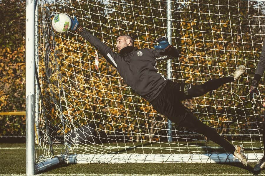 ルカ・レッツェリーニさんのインスタグラム写真 - (ルカ・レッツェリーニInstagram)「• Keepers Session Day •  #goalkeeper #goalkeepertraining #portiere #portero #keepers #gloves #goalkeepergloves」2月4日 17時34分 - lucalezzerini