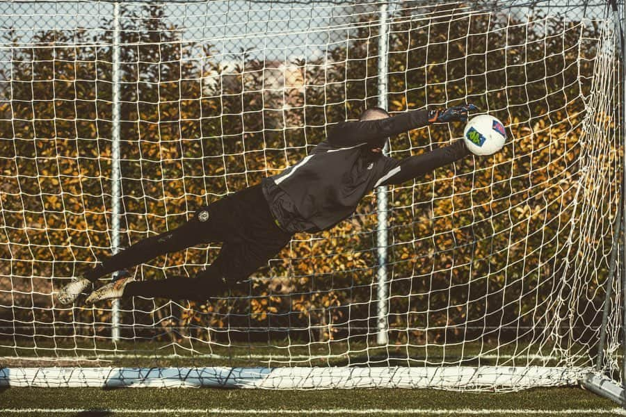 ルカ・レッツェリーニのインスタグラム：「• Keepers Session Day •  #goalkeeper #goalkeepertraining #portiere #portero #keepers #gloves #goalkeepergloves」