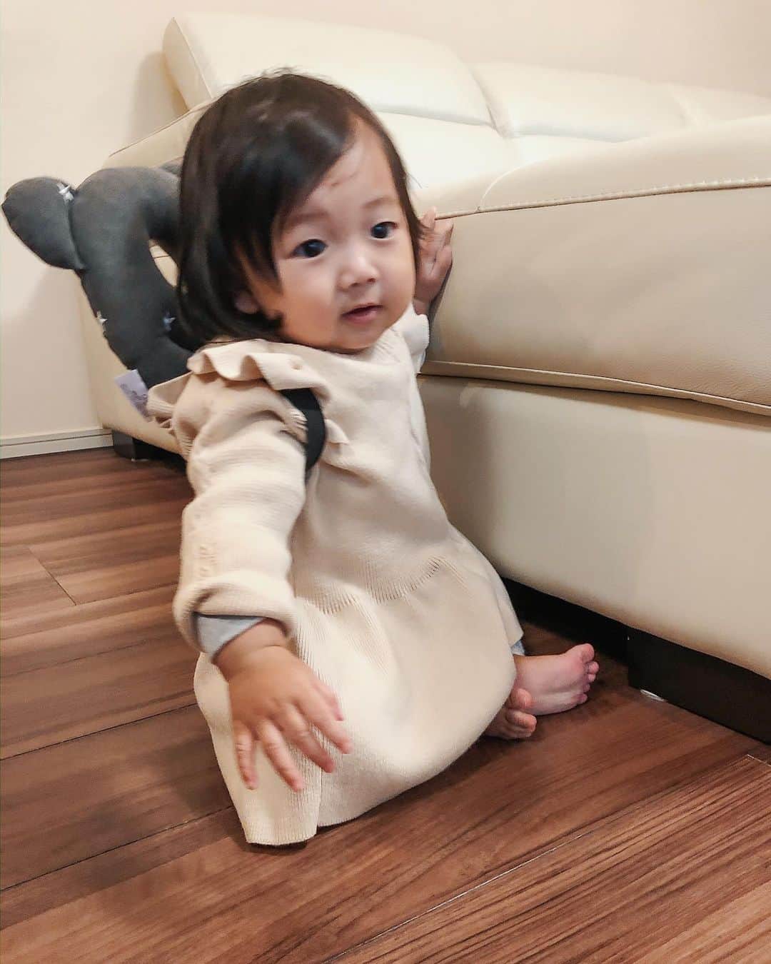 谷口紗耶香のインスタグラム：「たくさん質問頂いた　#ヘッドガード　🧸♥️♥️♥️動画もあるよ❣️ @shop_babyalice  さんでgetしたものだよ❣️ ・ キャラものがあまり得意ではなくて、 シンプルなデザインを探してたら バッチリなものを見つけてしまいました🤘🏽♥️ ・ 早くからつかまり立ちして、伝い歩きもするし、 頭ごつん！　してばかりだったから とっても重宝してるんだ✨ ・ オシャレなmamaグッズが沢山揃ってて オススメなの💁🏼‍♀️✨ ・#instamodel#instaootd#ootd#model#japanesemodel#sayakataniguchi#shooting#kawaii#girl#mama#instafashion#japanese#today#cute#拍照#可爱#今天的衣服#谷口紗耶香#时尚#패션#귀엽다#일본인#촬영#親バカ部#ママリ#ママコーデ#子育て日記#子育て」
