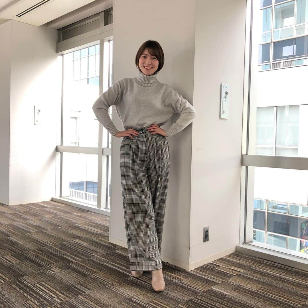 フジテレビ「めざましテレビ」さんのインスタグラム写真 - (フジテレビ「めざましテレビ」Instagram)「2月4日（火）きょう何着て行く？ ・ ファッション雑誌CanCamとコラボした お天気コーナー「きょう何着て行く？」 阿部華也子ちゃんの毎日のコーデを紹介♪ ・ 【きょうのコーデ】 コート→#プラステ 1万7000円 ニット→#プラステ 8990円 パンツ→#プラステ 9990円 靴→#ダイアナ 2万3500円 ピアス→#Lycka 1900円 ・ 【コーデのポイント】 雪のような白のモコモコダウンであったかコーデ☃️ ニットとパンツをグレーで統一すれば大人っぽい表情に仕上がります👀 グレンチェック柄のパンツでさりげなく今っぽさも プラスしていきましょ✨ ・ #めざましテレビ #きょう何着て行く？ #阿部華也子 #今日のコーデ#コーデ #CanCam #今日のファッション#ootd #きょう何着て行く？は月〜金朝6時22分ごろ放送」2月4日 17時35分 - mezamashi.tv