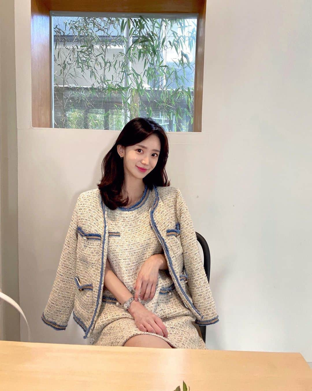 キム・ミニさんのインスタグラム写真 - (キム・ミニInstagram)「Blue stitch tweed jacket & dress 신상품 블루스티치 트위드 투피스가  방금 메인에 올라왔어요 - 💙 #빈티지무드 #💙」2月4日 17時35分 - mimiwor