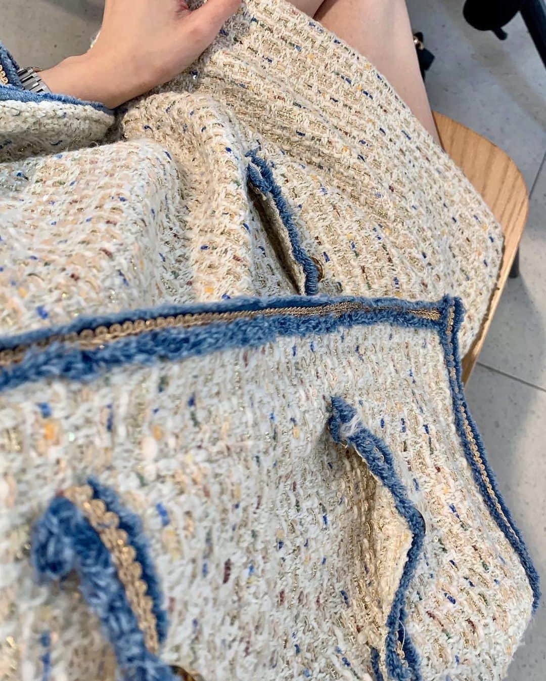 キム・ミニさんのインスタグラム写真 - (キム・ミニInstagram)「Blue stitch tweed jacket & dress 신상품 블루스티치 트위드 투피스가  방금 메인에 올라왔어요 - 💙 #빈티지무드 #💙」2月4日 17時35分 - mimiwor