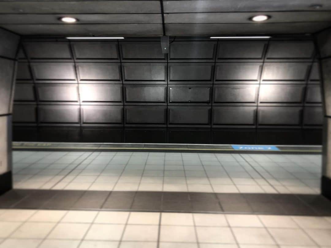 ニック・ハイドフェルドさんのインスタグラム写真 - (ニック・ハイドフェルドInstagram)「In the zone Heathrow airport train station . . . #travel #airport #trainstation #inthezone」2月4日 17時41分 - nickheidfeld
