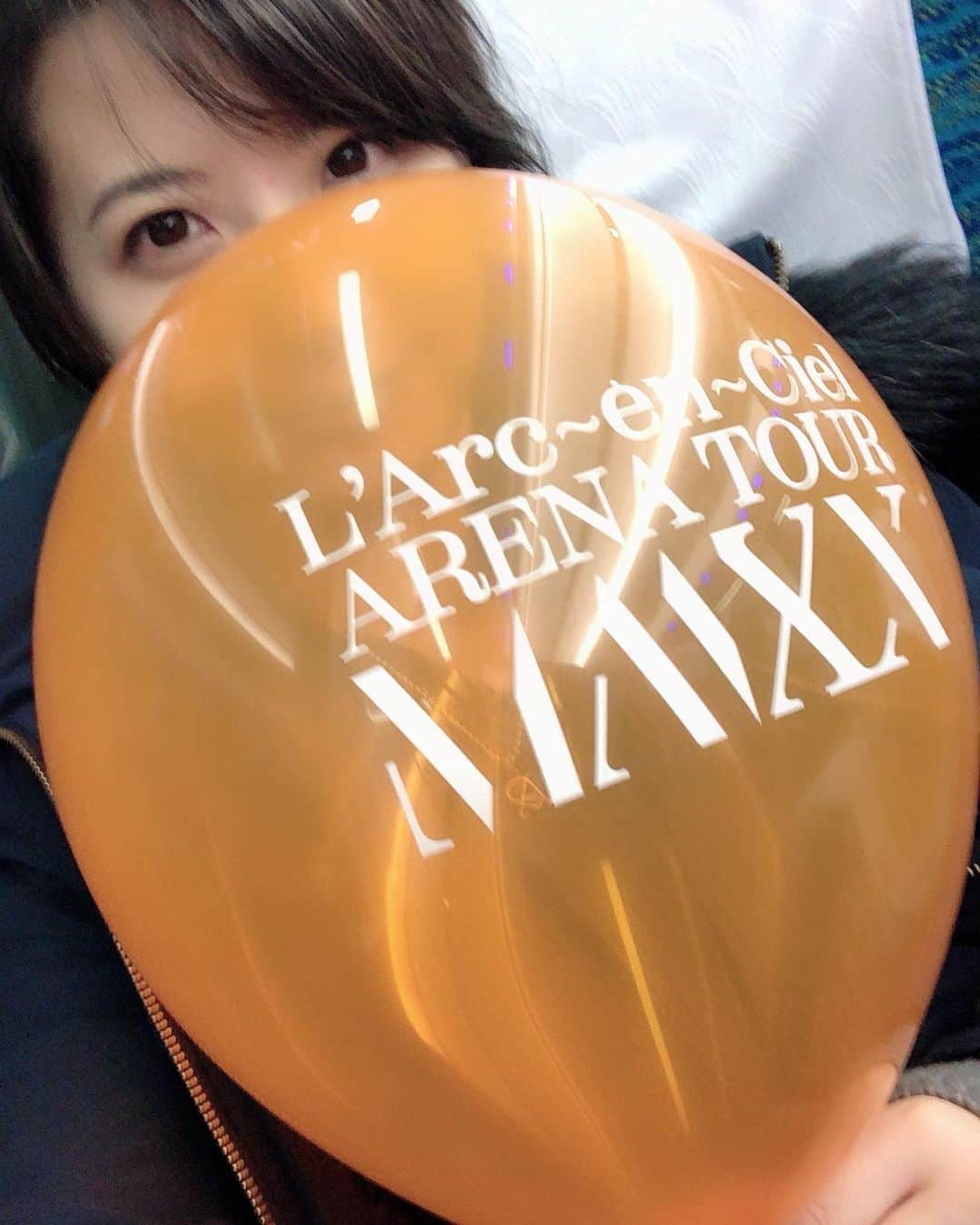 矢部あやのインスタグラム：「20200118 友だちのおかげでめちゃくちゃ久しぶりにラルクのライブに行きました。 360度座席があるのはわかっていたけど、まさかの最前列！！ 忘れられない日になりました。 ・ #larcenciel #mmxx #mmxxltour  #ラルクアンシエル」