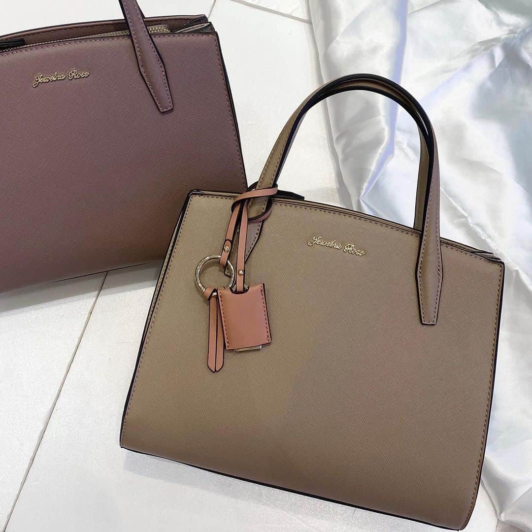 のインスタグラム：「. . フェリチタトート No.32661 Color:ベージュ、ダークチャコール、ピンク Price:¥12,000(＋tax) . . 東急プラザ表参道原宿店 Tokyu Plaza Omotesando Harajuku 📞03-6804-1361 OPEN/11:00〜21:00 . . #jewelnarose #ジュエルナローズ#tokyo #harajuku #原宿#東急プラザ表参道原宿#新作#表参道#2020ss#春夏#春コーデ#お出かけコーデ#モテコーデ#tokyuplaza#omotesando#shibuya#shoulderbag#sightseeing #newitem#spring#summer#cordinate#kawaii#fashion#newarrivals#东京#旅游#日本旅游」