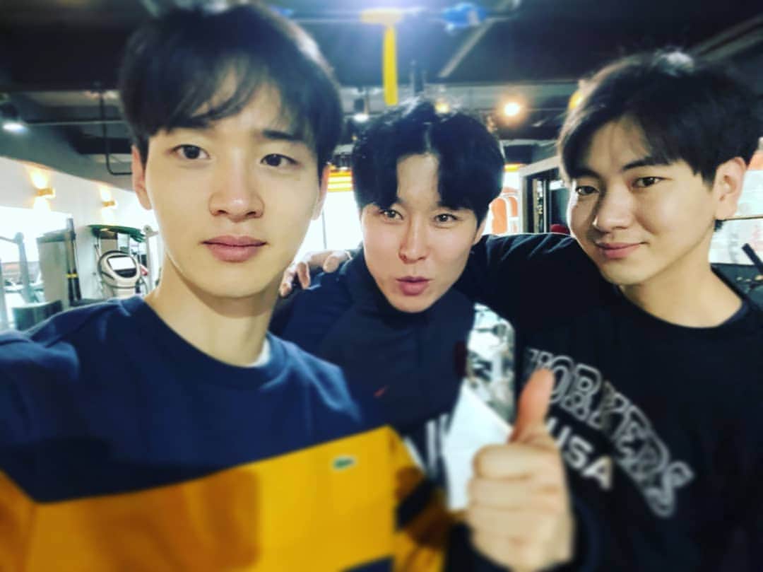 イ・ジュスンのインスタグラム：「눈오는날에 운동 #장동윤 #한성용 #이주승 #이소룡선생님 #흰눈 #좋다~ #일산pt」