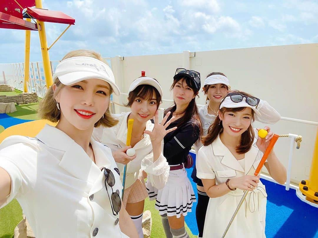 緒方咲さんのインスタグラム写真 - (緒方咲Instagram)「豪華客船(@dreamcruiseline )🚢💕 パターゴルフしたよん⛳️💖 . #ゲンティンドリーム #gentingdream #ドリームクルーズ #dreamcruises #ゴルフ女子 #ゴルフウェア #golf #golfer #pga #golfswing #golfstagram #ゴルフ #골프 #j_jane #golfwear #j_jane_golfwear #j_jane_golf #スポーツ #ドライバー#アイアン #ゴルフ場 #ゴルフファッション #golffashion #韓国ファッション #ゴルフ好き #golfing #ゴルフスイング #トレーニング#ゴルフ部」2月4日 18時02分 - chaaansaki