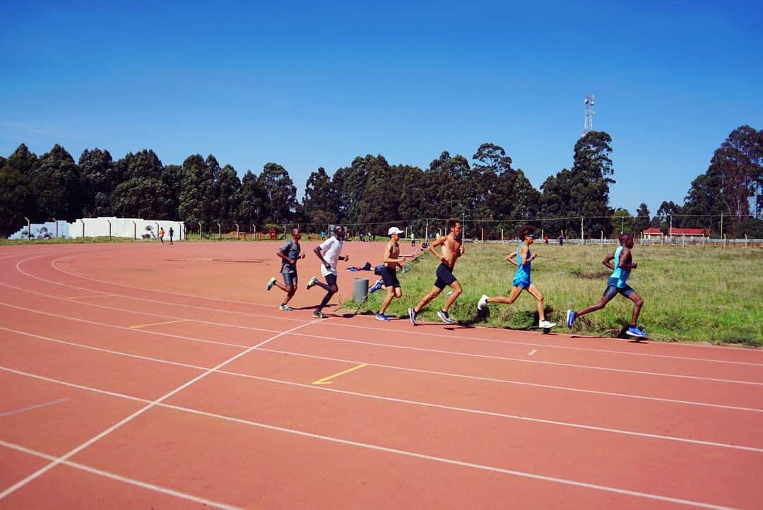 神野大地さんのインスタグラム写真 - (神野大地Instagram)「ケニア合宿、最後のポイント練習終了！🏃‍♂️ チーム神野マネジャー200m対決は 聖也氏の勝利！✨✨ タムケンはこの1ヶ月で痩せることはなかった😂  明日、出発で日本に帰ります！✈️ #ケニア合宿」2月4日 18時02分 - daichi_0913