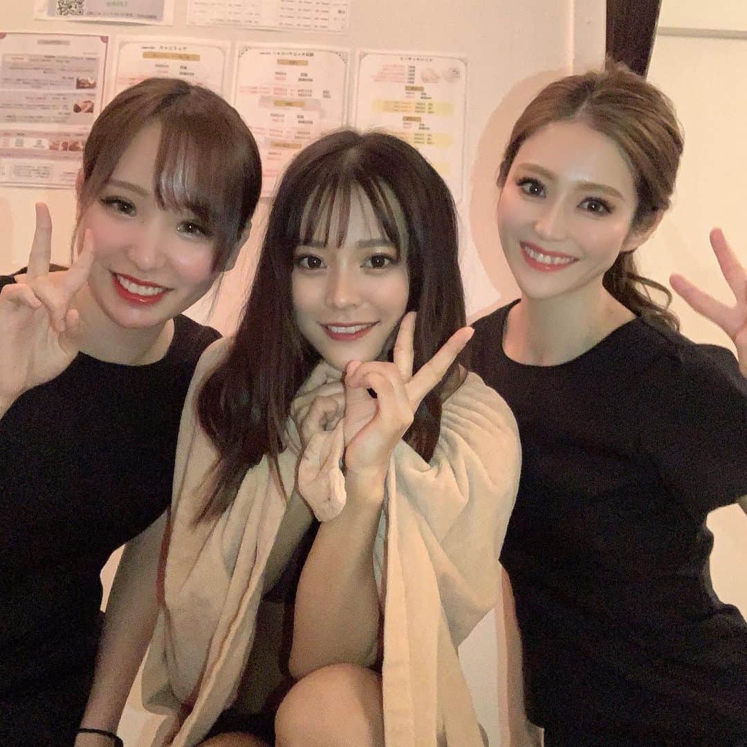 のインスタグラム：「今日大親友の働いてるエステ @classy0903 にお邪魔してきた💗 . カーボンフェイシャル 痩身 脱毛 まつ育 フルコースやってしまった🙈 . ずっと前からほうれい線とかニキビ跡が気になってたんだけど、1回試したたけでリフトアップ自分でも実感できてびっくり😵❗️ 感動した💗 . 痩身も初めてやったけど、痛くなかったし体ポカポカした❤︎ . まつ育もこれからがんばっていこっと！ 女子力アップした🙈 . 料金は(初回) まつ育 4500円 痩身　3500円〜 カーボンフェイシャル　8000円 脱毛　500円〜  だった😊 . . 愛知県の豊橋市にあります❤️ . . . #エステ　#豊橋　#愛知　#女子力　#美意識　#カーボンフェイシャル　#痩身　#キャビテーション #ダイエット　#japan #japanese #japanesegirl #親友　#まつ育　#脱毛　#foryou #followme #pr #加工　#詐欺 #自分磨き」