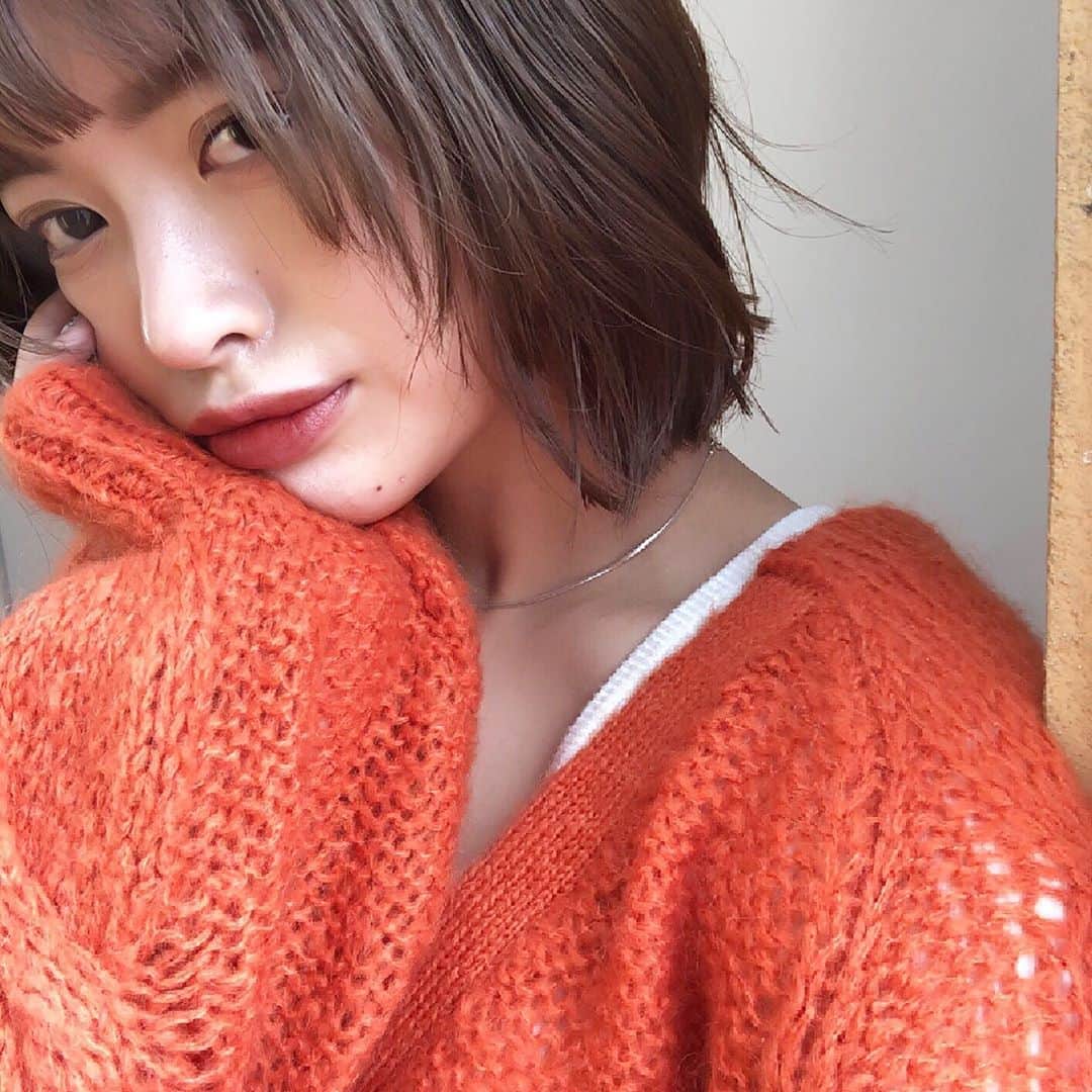 松川あいのインスタグラム：「orange🍊 こんなに色のあるお洋服は久しぶりです☺︎ 春は鮮やかなカラーを使いたくなりますね🌿」