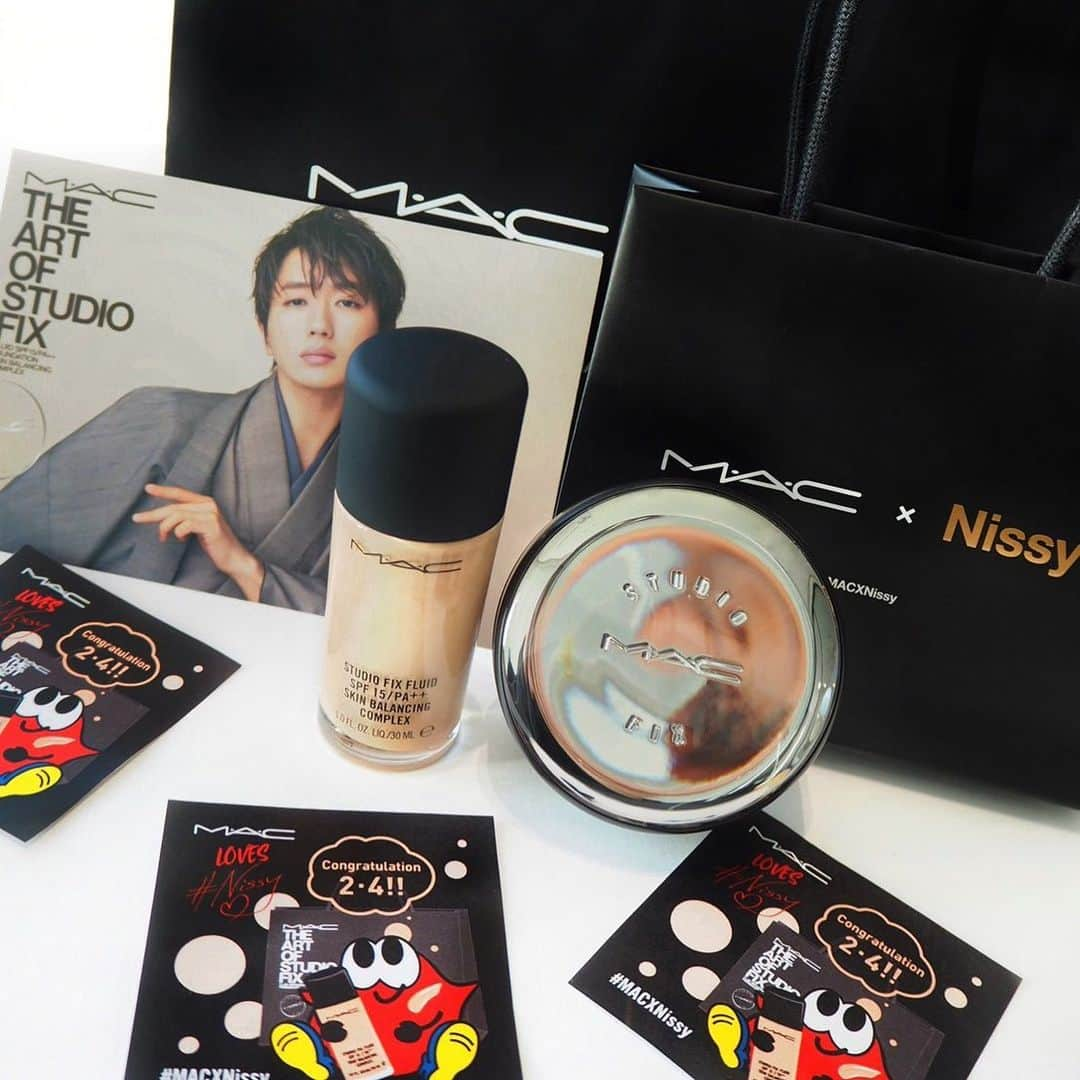 M∙A∙C Cosmetics Japanさんのインスタグラム写真 - (M∙A∙C Cosmetics JapanInstagram)「【いよいよ本日】2月4日はNissyの日！﻿ Nissyの日を記念して、2月4日(火)限定で﻿ 全国のM・A・C店舗にて、﻿ #MACXNissy コラボステッカーをプレゼント🎁﻿ ﻿ ﻿ 【お渡し条件】﻿ <STEP 1> M・A・C日本公式インスタグラムまたは、ツイッターの﻿ ※2月3日(月)12時24分の投稿※を、リグラムまたはリツイート(再投稿のこと)﻿ (インスタグラムで投稿される際は#MACXNissy を入れて下さい)﻿ ﻿ ﻿ <STEP 2> 2月4日(火)にM・A・C店舗にて、リグラムまたはリツイート画面を提示﻿ ※お好きなM・A・C製品のタッチアップ(お試し)は必須条件ではなくなりました※﻿ ﻿ ﻿ 【配布時間】﻿ 第1回：店舗オープン*～なくなり次第終了﻿ 第2回：15:00～なくなり次第終了﻿ 第3回：18:00～なくなり次第終了﻿ ﻿ ﻿ ※オープン時間は店舗によって異なります。お近くのM・A・C店舗までお問合せ下さい。﻿ ※各配布時間の準備数量がなくなり次第終了となります。﻿ ※ お1人様、1枚までとさせていただきます。﻿ ※ 配布時間までの待機、並ぶ等の行為はご遠慮ください。当日は、店頭スタッフの案内に従って下さい。﻿ ※エスパル仙台店は休館日に伴い配布なし、小田急百貨店町田店は18時閉店に伴い配布は2回のみです。﻿ ﻿ ﻿ 皆さまのお越しをお待ちしております✨﻿ ﻿ ﻿ ﻿ ※ステッカーのデザインは実際のイメージと若干異なる場合がございます。﻿ ﻿ ﻿ #Nissy﻿ #西島隆弘﻿ #24ファンデ﻿ #24時間﻿ #24色﻿ #2月4日﻿ #NissyDay﻿ #Nissyの日﻿ ﻿ ﻿ #MACCosmeticsJapan #MACコスメ#MACCosmetics #コスメ#メイク#スタジオフィックスフルイッド#スタジオフィックス#studiofix #ファンデ#ファンデーション#リキッドファンデーション#ベースメイク#カバー力#コラボ#アーティストコラボ#テカらない#美肌#メンズメイク#カラバリ#makeup #basemakeup」2月4日 10時00分 - maccosmeticsjapan