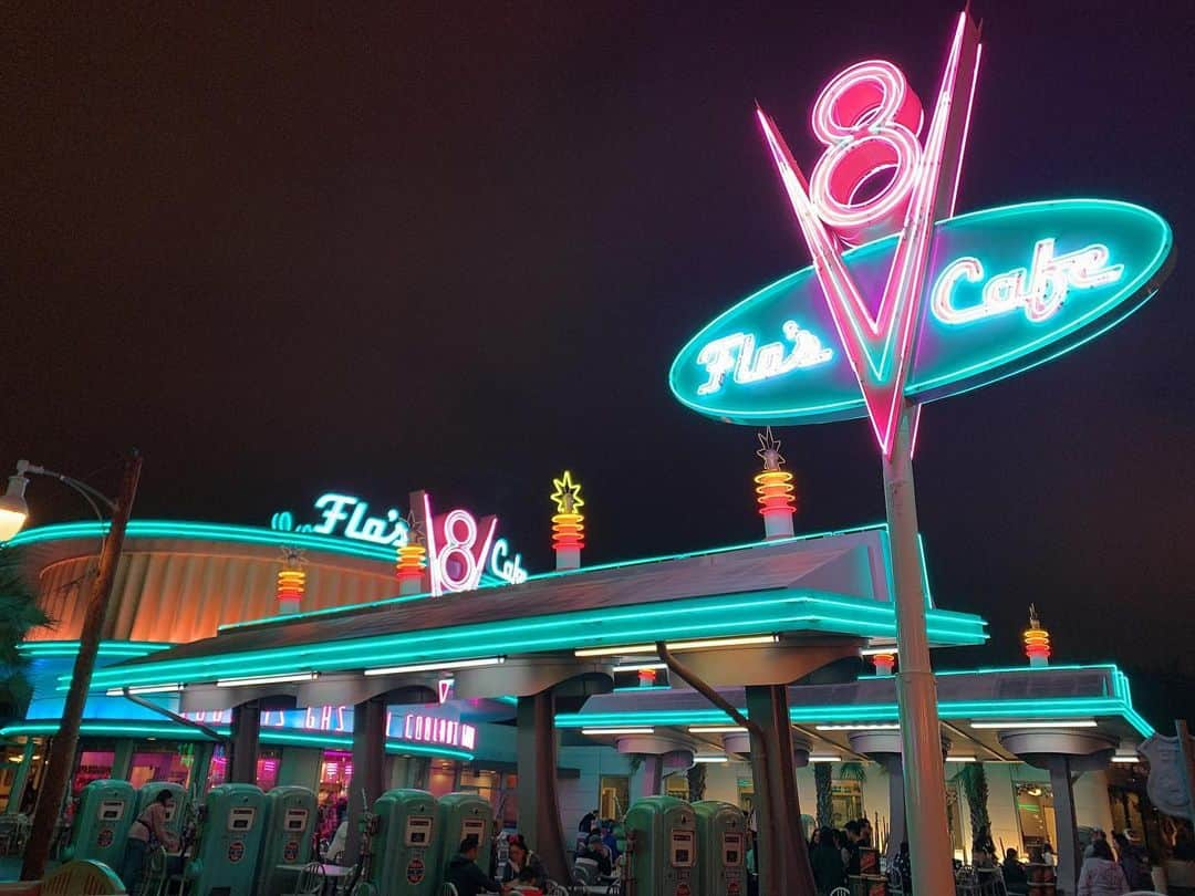 桃さんのインスタグラム写真 - (桃Instagram)「California Adventure ParkにしかないCARS LANDが可愛すぎた…！！！！ #Disneyland #californiaadventure #carsland #pr#カリフォルニアディズニー#海外ディズニー#disneylandlunarnewyear2020 #桃クロ#詳しくはブログで！」2月4日 10時02分 - momo.official