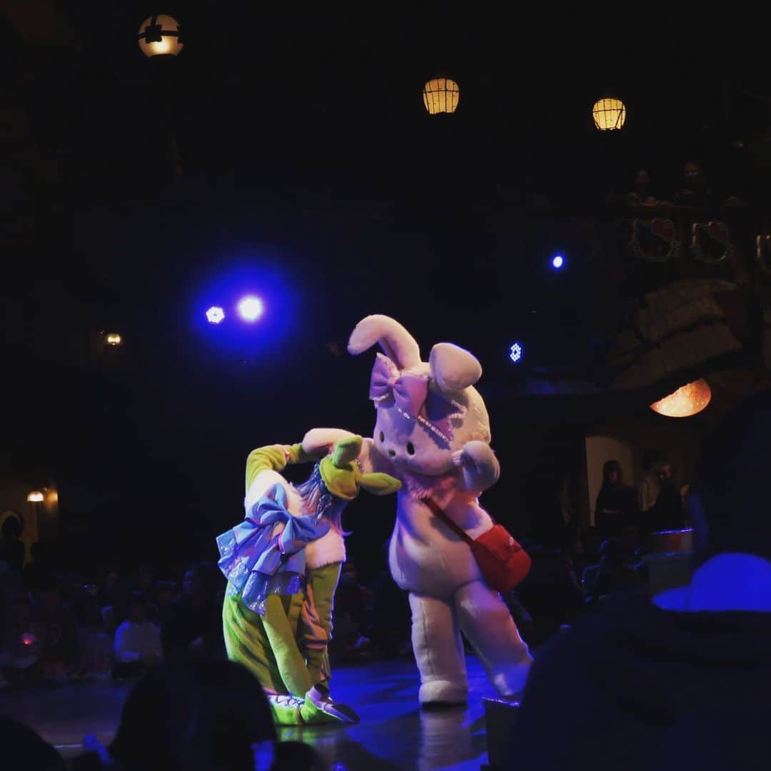 のインスタグラム：「メルさんのショー、曲もダンサーさんたちの衣装もめっちゃよかったな  #サンリオ　#ピューロアンバサダー  #ピューロランド　#ウィッシュミーメル」