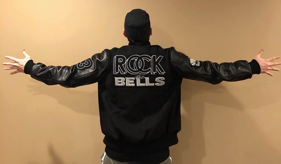 エミネムさんのインスタグラム写真 - (エミネムInstagram)「Thanks LL for this incredible @rockthebells varsity jacket...it came in a boombox box!」2月4日 10時16分 - eminem