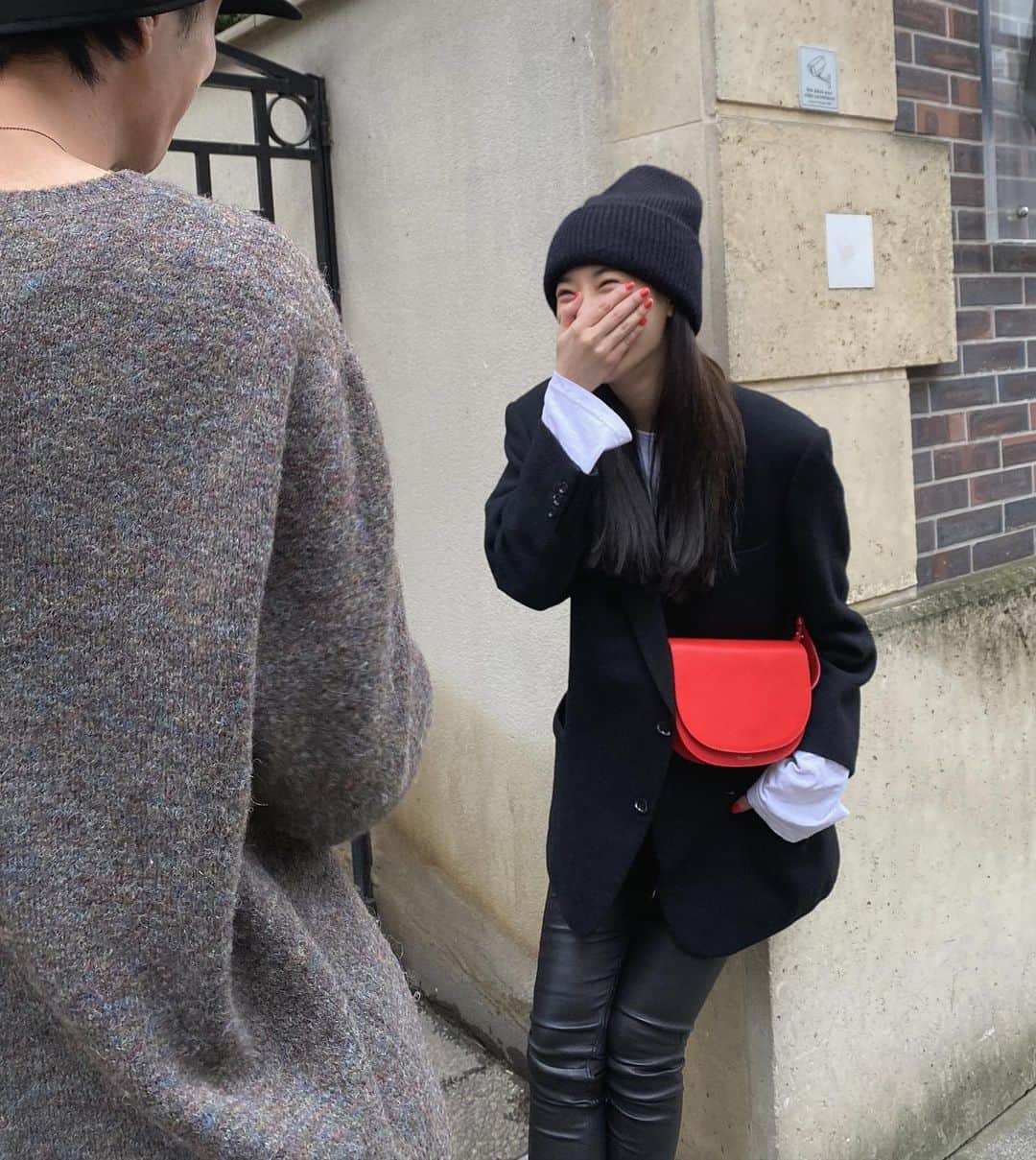ジュヨン さんのインスタグラム写真 - (ジュヨン Instagram)「❣️가방으로 포인트 준 오늘의 코디 빨간 가방메고 파리 누비는 중❣️」2月4日 10時09分 - jupppal