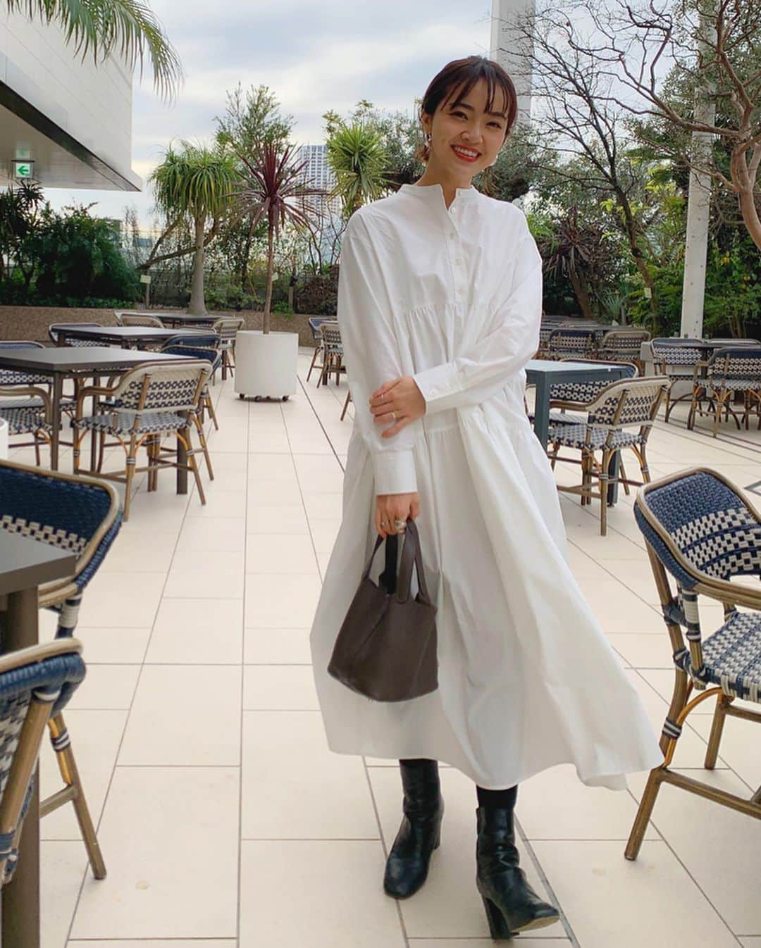 春名亜美さんのインスタグラム写真 - (春名亜美Instagram)「本日、2/4(火)10:00よりWEB SHOPにて ＜切替シャツワンピース再予約＞がSTART致しました🌼  初回発売分がご予約にて即完売し、 沢山の再販リクエストを頂いておりました切替シャツワンピース♡ 今回もご予約数に限りがありますので、 お問い合わせ頂いた方はお早めのご予約をオススメ致します🙇🏻‍♀️ ・ ・ 《切替シャツワンピース》 FREE SIZE / WHITE・BEIGE ¥19,000(+tax) ・ @fromfirstmusee ・ #fromfirstmusee #MUSEE #フロムファーストミュゼ」2月4日 10時11分 - amiharunaami