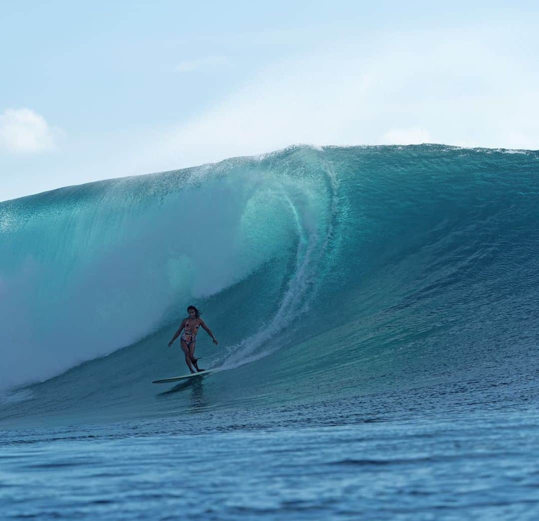 ケリア・モニーツさんのインスタグラム写真 - (ケリア・モニーツInstagram)「Surfboart & a leash cause I’m a terrible swimmer, sue me ! ;) pc: @ryanheywood @roxy」2月4日 10時20分 - keliamoniz