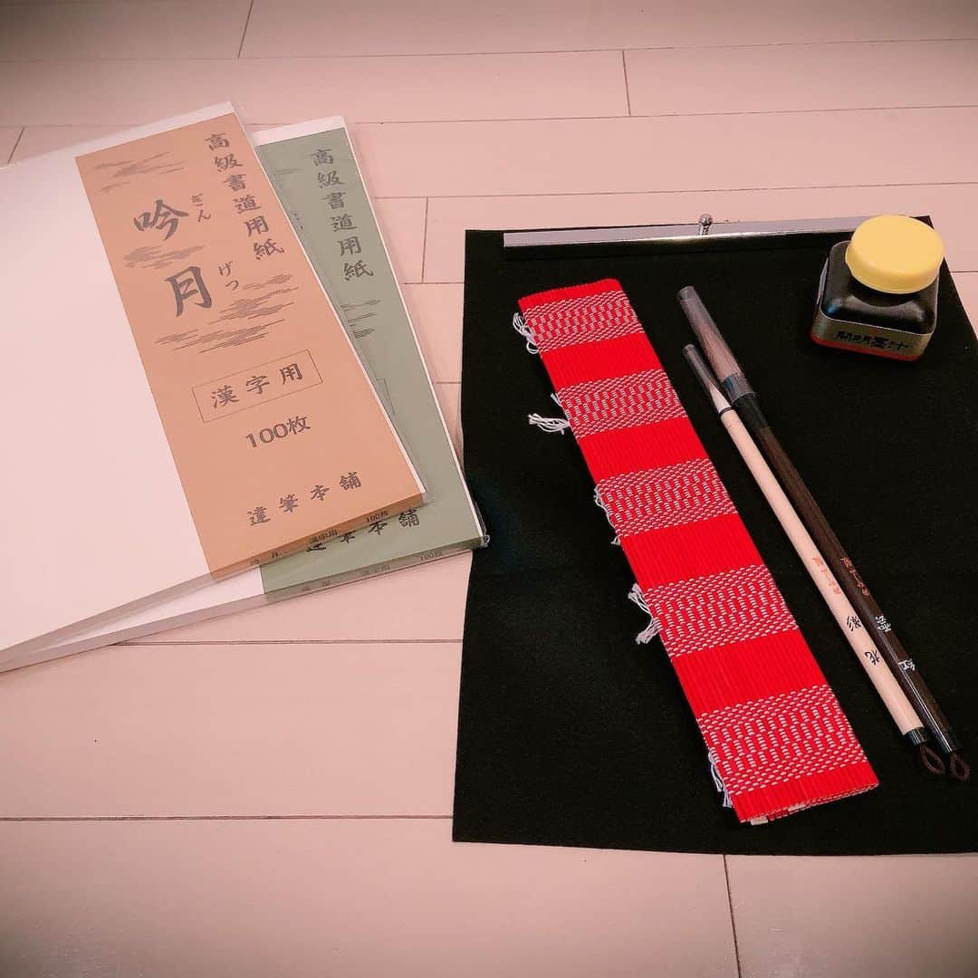及川奈央さんのインスタグラム写真 - (及川奈央Instagram)「#書道  幼い頃から唯一続いた習い事。 久しぶりに集中しました。」2月4日 10時31分 - naooikawa