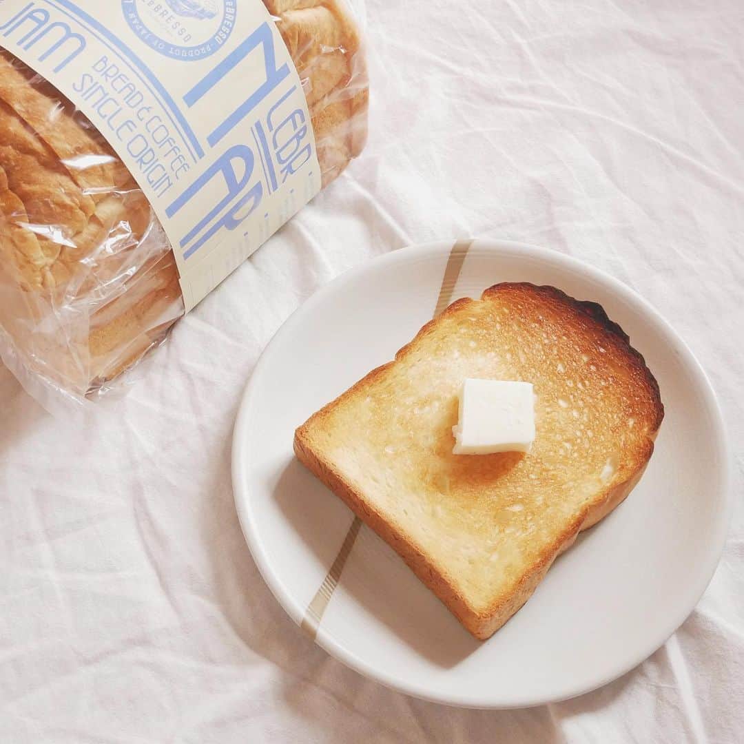 筒井愛実さんのインスタグラム写真 - (筒井愛実Instagram)「． @lebresso.jp 🍞 お友達が食パン好きな私にってお土産で持ってきてくれた🥺✨おいしい‼︎ありがとう💘 ． #LeBRESSO #レブレッソ #食パン #高級食パン #食パン好き」2月4日 10時51分 - manamin_158cm