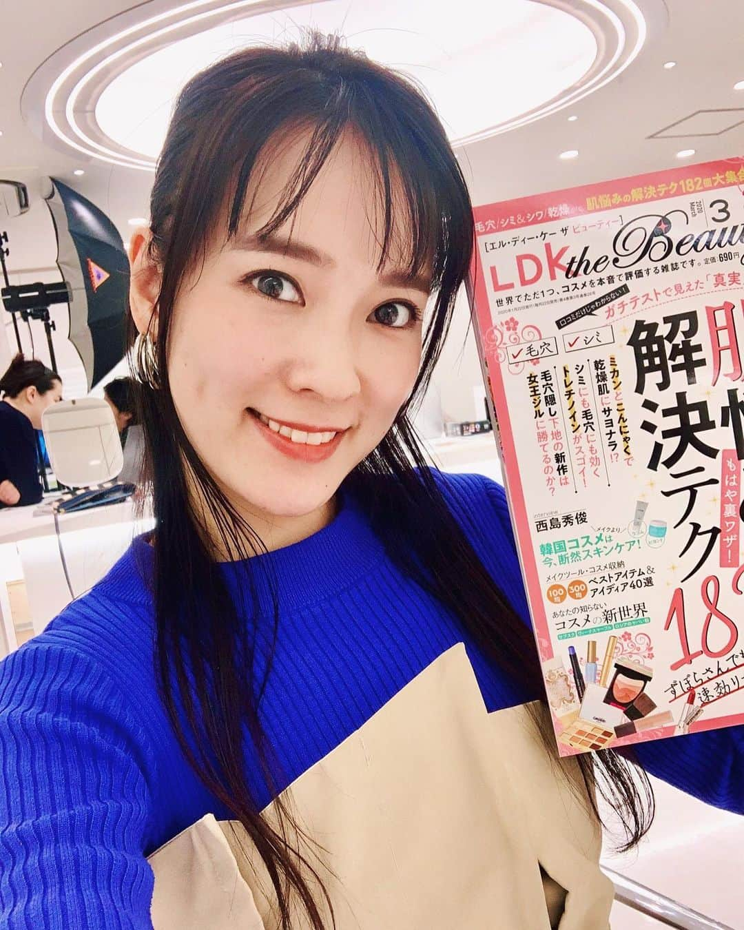 奈津子さんのインスタグラム写真 - (奈津子Instagram)「雑誌「LDK the beauty」の撮影からスタート📸ガチで愛読してるので呼んでいただいていつも嬉しいです。後ろの輪っかで大天使ミカエル感でたよ👼 ・ 夜は18:10〜東京FM #スカロケ  生放送、21時からの鑑定団では三重県へ行ってますのでチェックよろしくお願いします💖 ・ #家電 #家電好き #家電女優 #奈津子 #撮影　#雑誌　#ラジオ　#お宝　#なんでも鑑定団 #ldk #ldkthebeauty」2月4日 10時45分 - natsuko_kaden