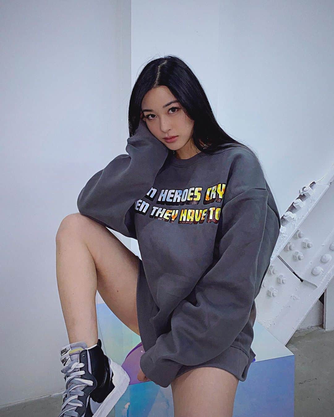 Emily Meiさんのインスタグラム写真 - (Emily MeiInstagram)「“Never forget who you want to become” just dropped new merch for all u heroes & villains 😬 link in bio 🙈 all the items are super comfy (and designs hand drawn by me) so i hope u like themmmm」2月4日 11時00分 - emily.ghoul