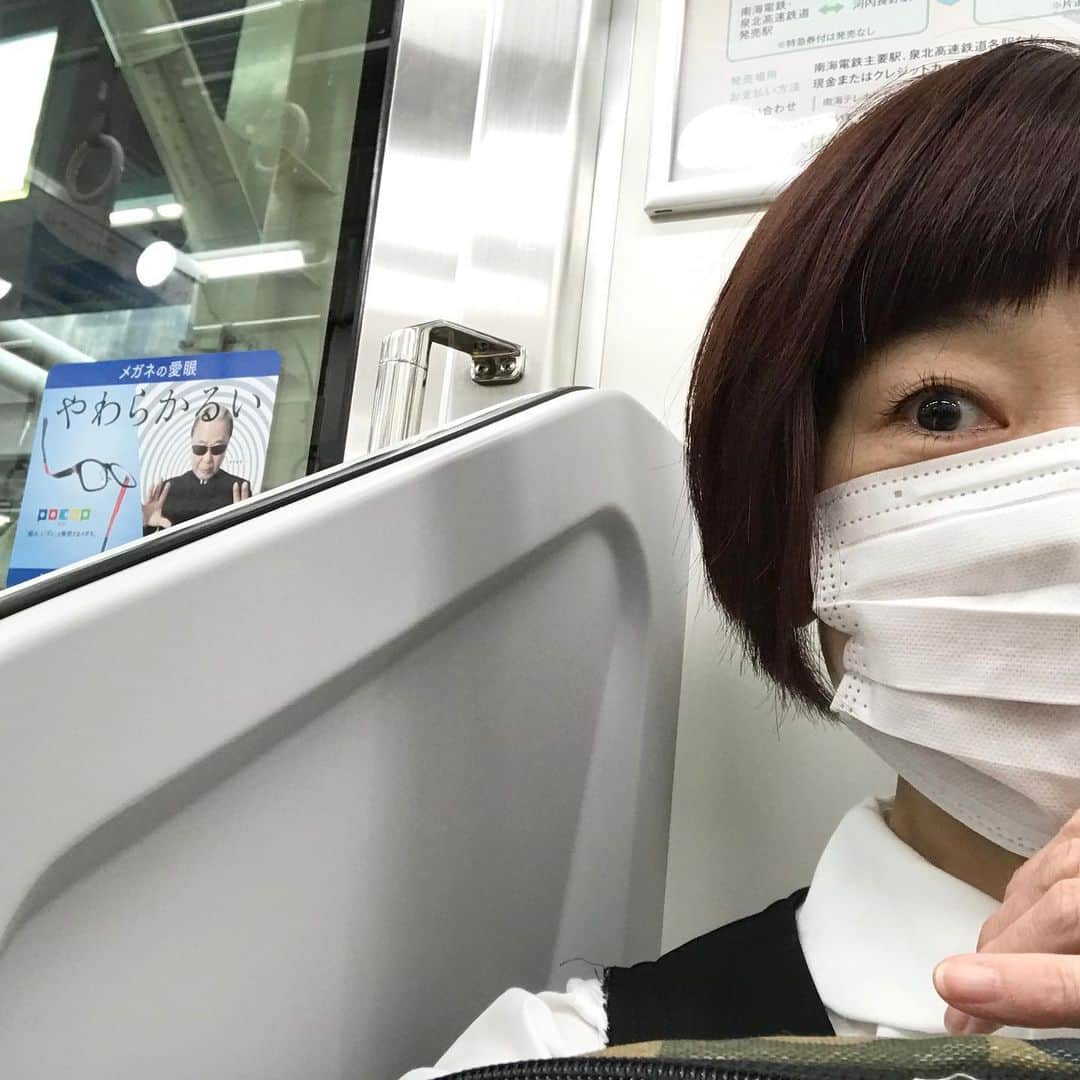 神野美伽さんのインスタグラム写真 - (神野美伽Instagram)「大阪の朝。 さて、急いで私はどこ行くでしょ❓（笑）  #大阪　#急いで」2月4日 11時06分 - mika_shinno_japan