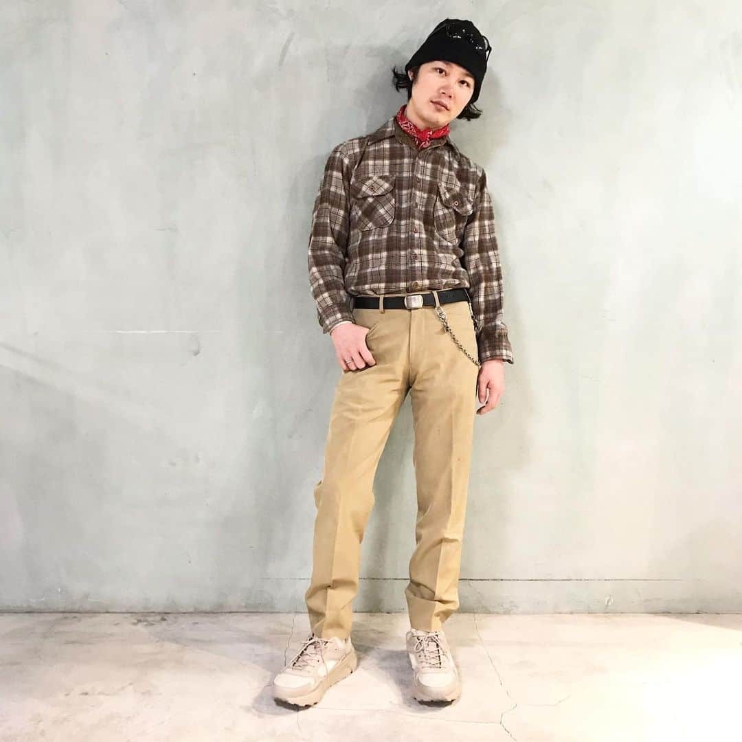 takuma watanabeのインスタグラム：「@ugg のスニーカー👟最高です🖤 ベージュでコーディネートしました✂️ 履きやすくて、なんとソールがビブラムソール🥀 最高🔥 #uggスニーカー」