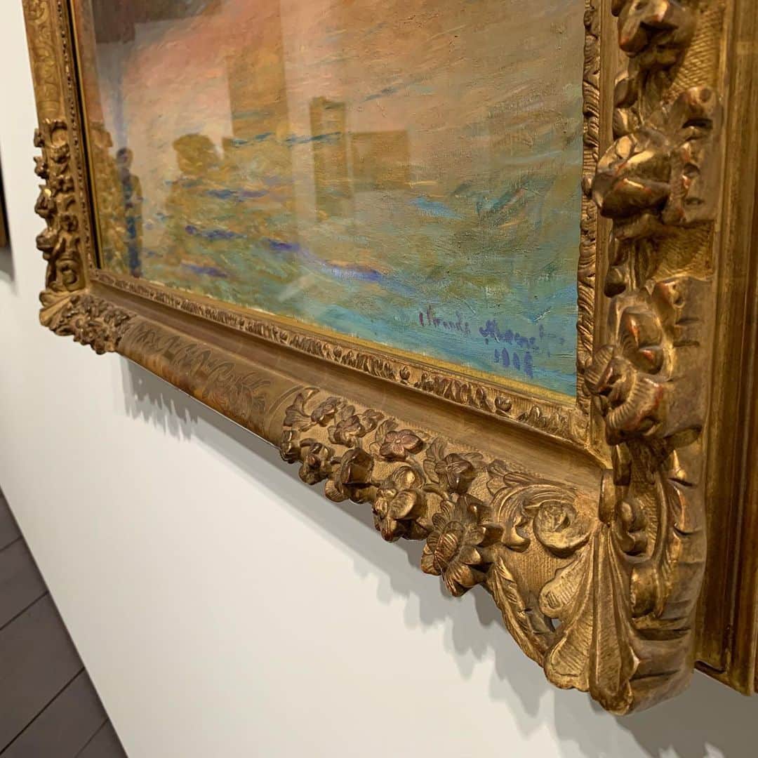 住吉美紀さんのインスタグラム写真 - (住吉美紀Instagram)「久しぶりに観て、やはり色合いが好き。そして、ヨーロッパ絵画のフレームが好き。この立体感と存在感は生で実物を観ないと味わえない♡  #クロードモネ #黄昏ヴェネツィア #アーティゾン美術館 #見えてくる光景コレクションの現在地 #BlueOcean」2月4日 11時40分 - miki_sumiyoshi