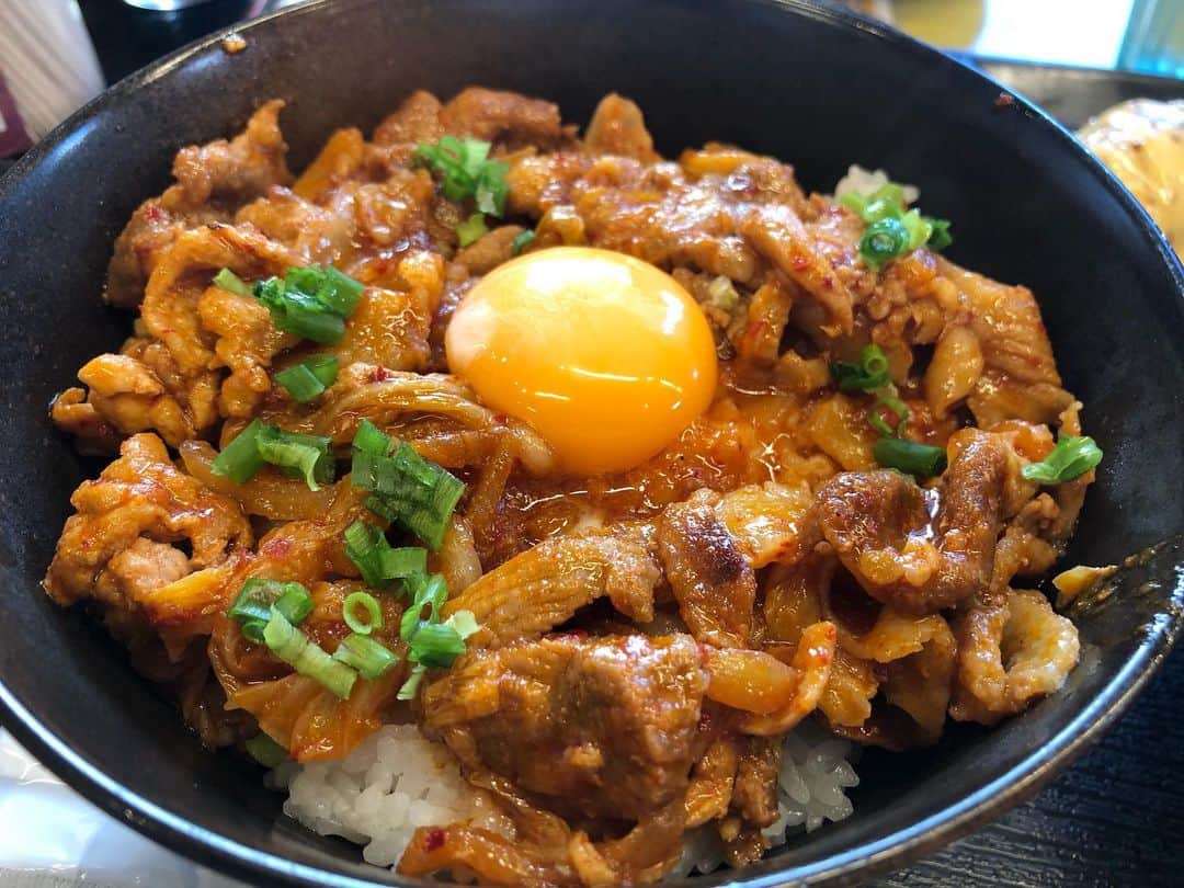 大沢文也のインスタグラム：「ここ最近メッチャはまってるお店 すごーく美味しい だけどこの豚キムチ丼しかいつも頼まない（笑）  #豚キムチ #豚キムチ丼 #豚キムチ定食 #定食 #ごはん #美味しい」