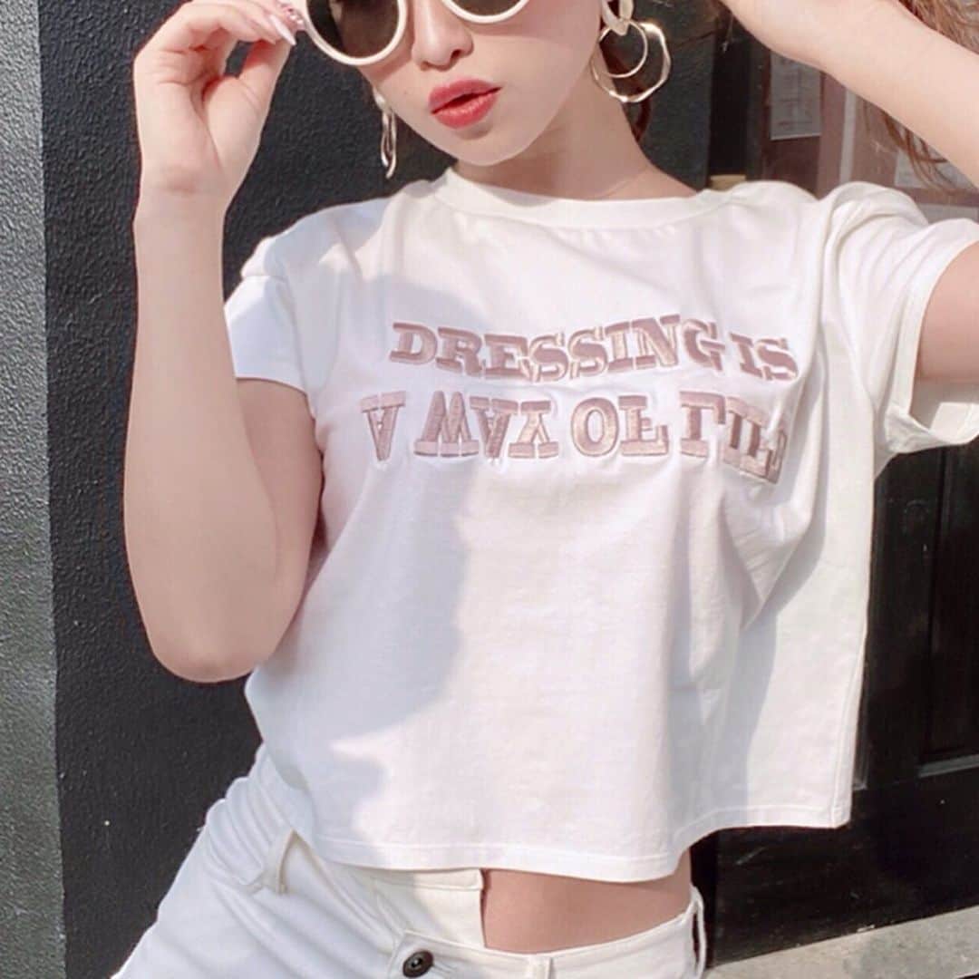 RESEXXYさんのインスタグラム写真 - (RESEXXYInstagram)「【instagrm 10万人 Campaign❤︎】﻿ ﻿ いつもRESEXXYのご利用ありがとうございます❤️﻿ ﻿ おかげさまでinstagrmのフォロワーが﻿ 10万人となりました！ありがとうございます💖﻿ ﻿ ﻿ 日頃の感謝を込めまして...﻿ RESEXXYオリジナルロゴTシャツを﻿ 10名様にプレゼントいたします🎁💛﻿ ﻿ ﻿  Dressing  is a way of life.by RESEXXY﻿ 〜ファッションは生き方である〜﻿ ﻿ いつでも自分らしく居たいあなたに。﻿ ﻿ ﻿ #ロゴ刺繍Tシャツ O.WHT / BLK / PNK / MOK / KHK﻿ ¥4,000+tax﻿ ﻿ ﻿ ◼︎応募期間﻿ 2/4(火)12:00 - 2/9(日)23:59﻿ ﻿ ◼︎応募条件﻿ ・@resexxy_official をフォロワー﻿ ・Campaign記事にいいね﻿ ・欲しいカラーをコメント﻿ ・1人何回でもコメントOK🙆‍♀️❤️﻿ ﻿ ﻿ 期間中の新規フォローも対象です！﻿ ﻿ 当選者の発表は2/10(月)に﻿ ストーリーにて発表させていただきます✨﻿ ﻿ たくさんのご応募お待ちしております！！﻿」2月4日 12時01分 - resexxy_official