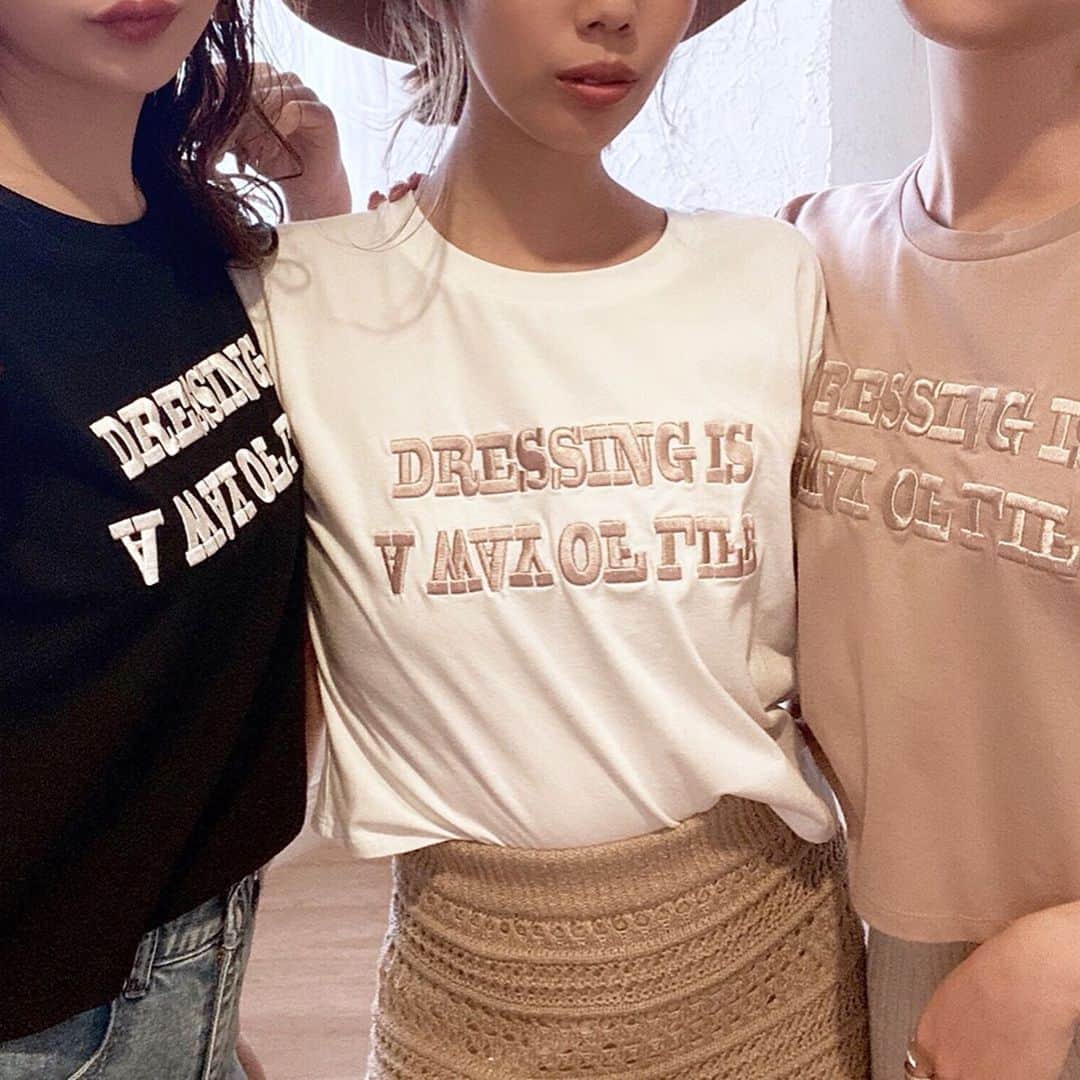 RESEXXYさんのインスタグラム写真 - (RESEXXYInstagram)「【instagrm 10万人 Campaign❤︎】﻿ ﻿ いつもRESEXXYのご利用ありがとうございます❤️﻿ ﻿ おかげさまでinstagrmのフォロワーが﻿ 10万人となりました！ありがとうございます💖﻿ ﻿ ﻿ 日頃の感謝を込めまして...﻿ RESEXXYオリジナルロゴTシャツを﻿ 10名様にプレゼントいたします🎁💛﻿ ﻿ ﻿  Dressing  is a way of life.by RESEXXY﻿ 〜ファッションは生き方である〜﻿ ﻿ いつでも自分らしく居たいあなたに。﻿ ﻿ ﻿ #ロゴ刺繍Tシャツ O.WHT / BLK / PNK / MOK / KHK﻿ ¥4,000+tax﻿ ﻿ ﻿ ◼︎応募期間﻿ 2/4(火)12:00 - 2/9(日)23:59﻿ ﻿ ◼︎応募条件﻿ ・@resexxy_official をフォロワー﻿ ・Campaign記事にいいね﻿ ・欲しいカラーをコメント﻿ ・1人何回でもコメントOK🙆‍♀️❤️﻿ ﻿ ﻿ 期間中の新規フォローも対象です！﻿ ﻿ 当選者の発表は2/10(月)に﻿ ストーリーにて発表させていただきます✨﻿ ﻿ たくさんのご応募お待ちしております！！﻿」2月4日 12時01分 - resexxy_official