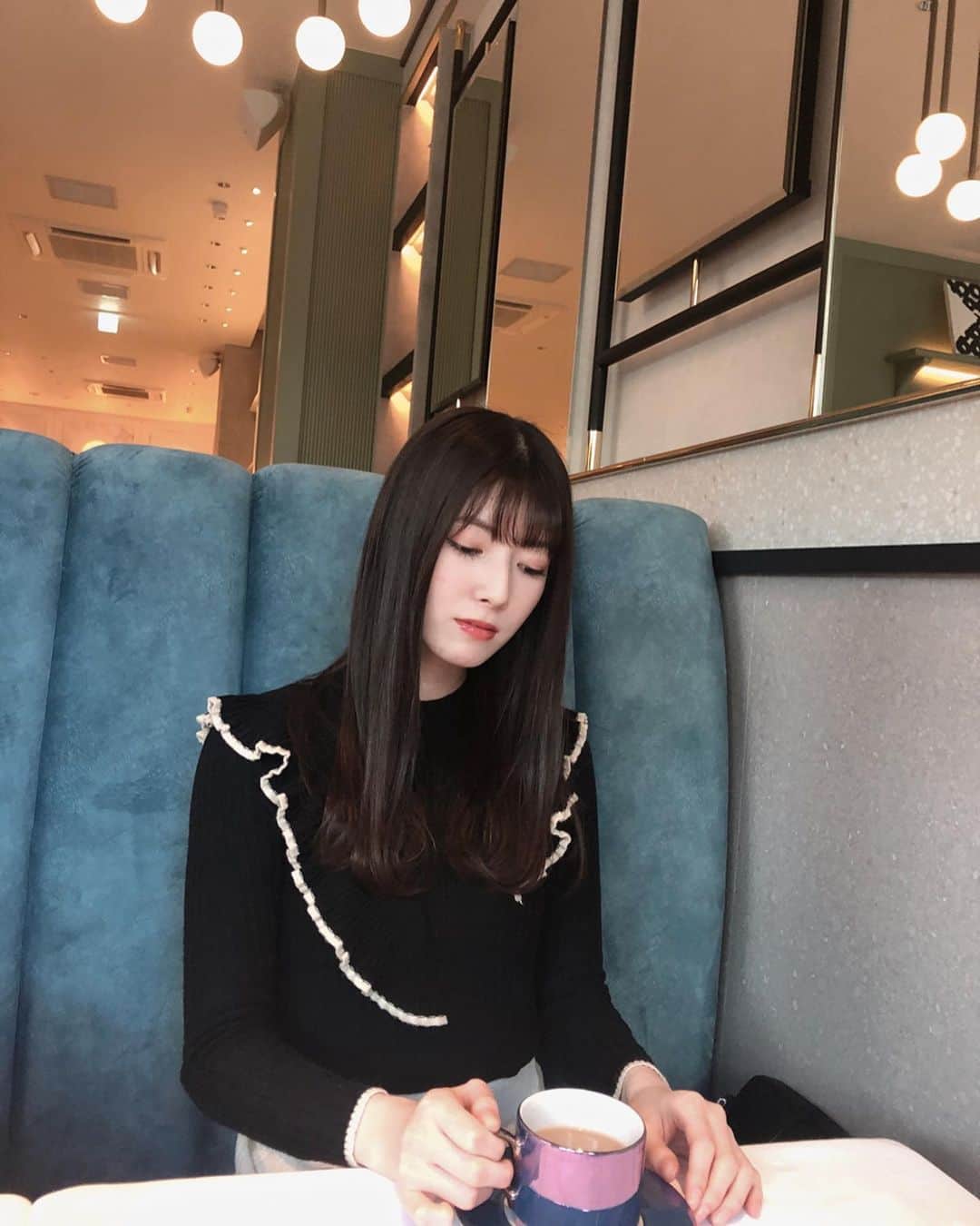 日下部美愛のインスタグラム：「💜💜 . . #photo #japan #model #me #cafe #fashion #makeup #selfie #followme #instagood #camera #instadaily #dailylook #한국 #맞팔 #사진 #데일리 #데일리룩 #인스타사진 #인스타그램 #일본인 #패션 #패션스타그램」