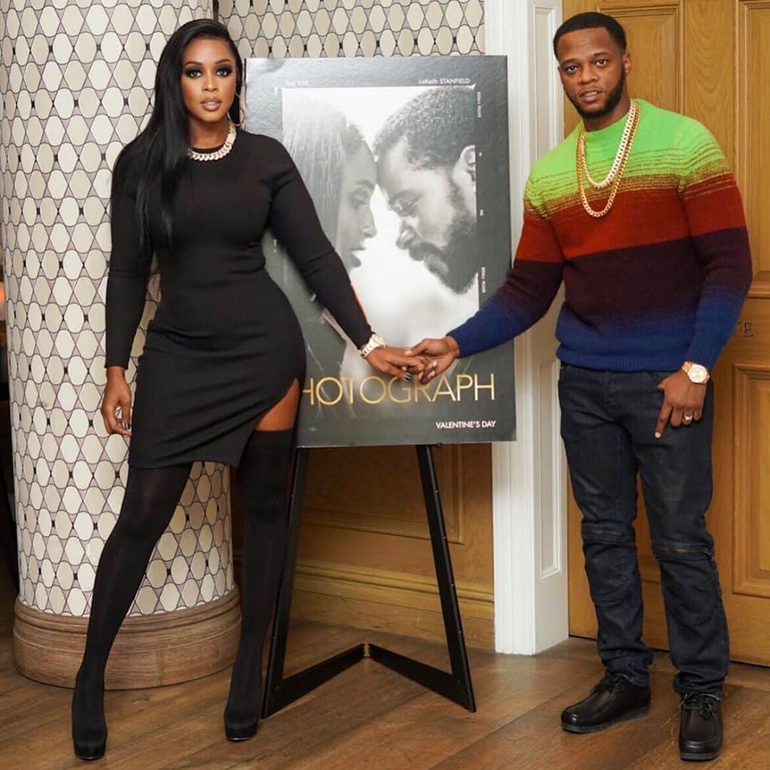 レミー・マーのインスタグラム：「Picture perfect love🖤 A timeless type of love! #BlackLove #SeethePhotograph in theaters Feb. 14. Valentines Day 💕@thephotographfilm  Saw the screening of this movie and it inspired @papoosepapoose to ask  me to go on a date. I said 😏”like a 1st date”...he’s says “no, like the 10th date” I say “ 😳why not the 1st” he says “ cuz u ain’t let me **** on the 1st date”🤦🏽‍♀️😂🥰💋 #RemAndPap」