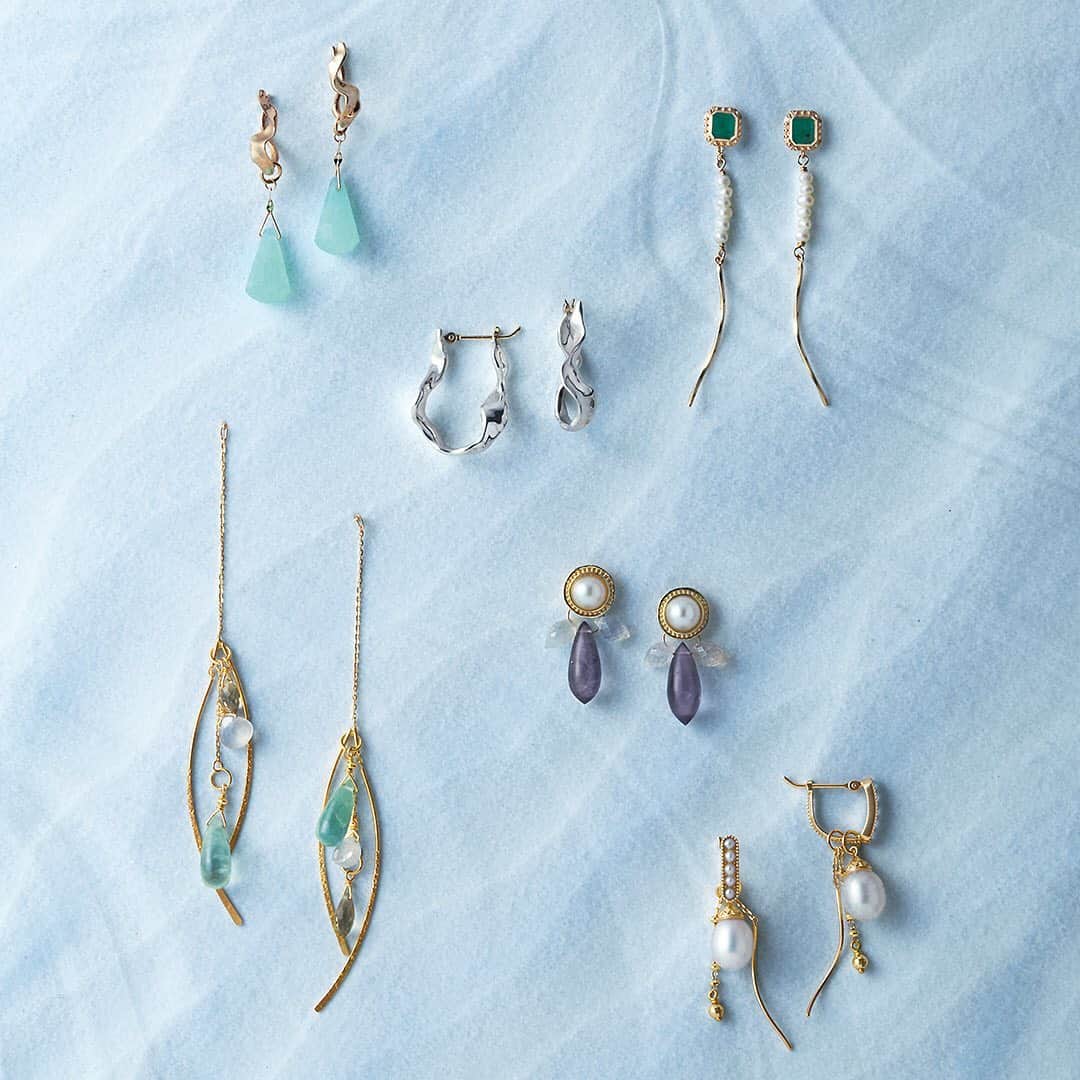 ageteさんのインスタグラム写真 - (ageteInstagram)「.﻿ 【2020 Spring Collection_ EAR DRESS】 ﻿ 色々な組み合わせを見つけてはファッションや気分によって変えてみる。﻿ お洋服を着替えるように、ジュエリーを楽しんでほしい。﻿ そんな想いで生まれたのが、耳元をドレスアップする、﻿ イヤードレス、というワードローブです。﻿ ﻿ 選ぶ瞬間の高揚感。﻿ スタイリングを考えるワクワク感。﻿ ジュエリーを通して感じるそんなささやかな喜びが、いつもの日常を変えてくれると思うのです。 ﻿ .﻿ #agete #jewelry #accessory #pirecedearrings #earrings #charm #eardress #ageteofficial_coordinate #springcollection #spring #collection #newarrivals #アガット #ジュエリー #アクセサリー #ピアス #イヤリング #チャーム #イヤードレス #春 #コレクション#新作」2月4日 12時50分 - agete_official