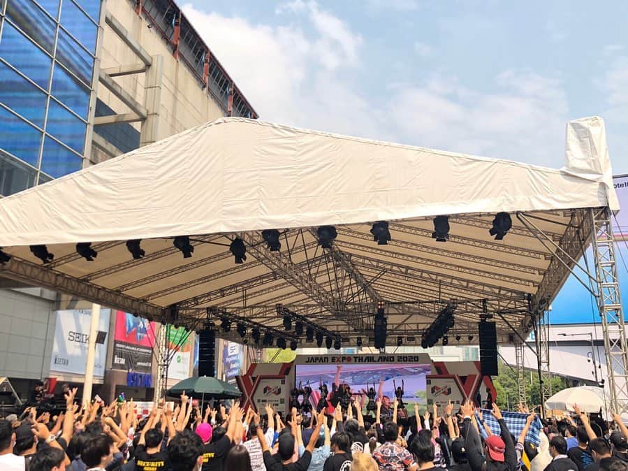 佐野友里子のインスタグラム：「#japanexpothailand2020  4年連続で出演出来て本当に嬉しい♡♡ 待っててくれた人、新しく出会えた人、一緒に遠征してくれた人、みんなにありがとう💓💓💓 Thankyou♡I love you♡ . #thailand #idol #lovelydoll」