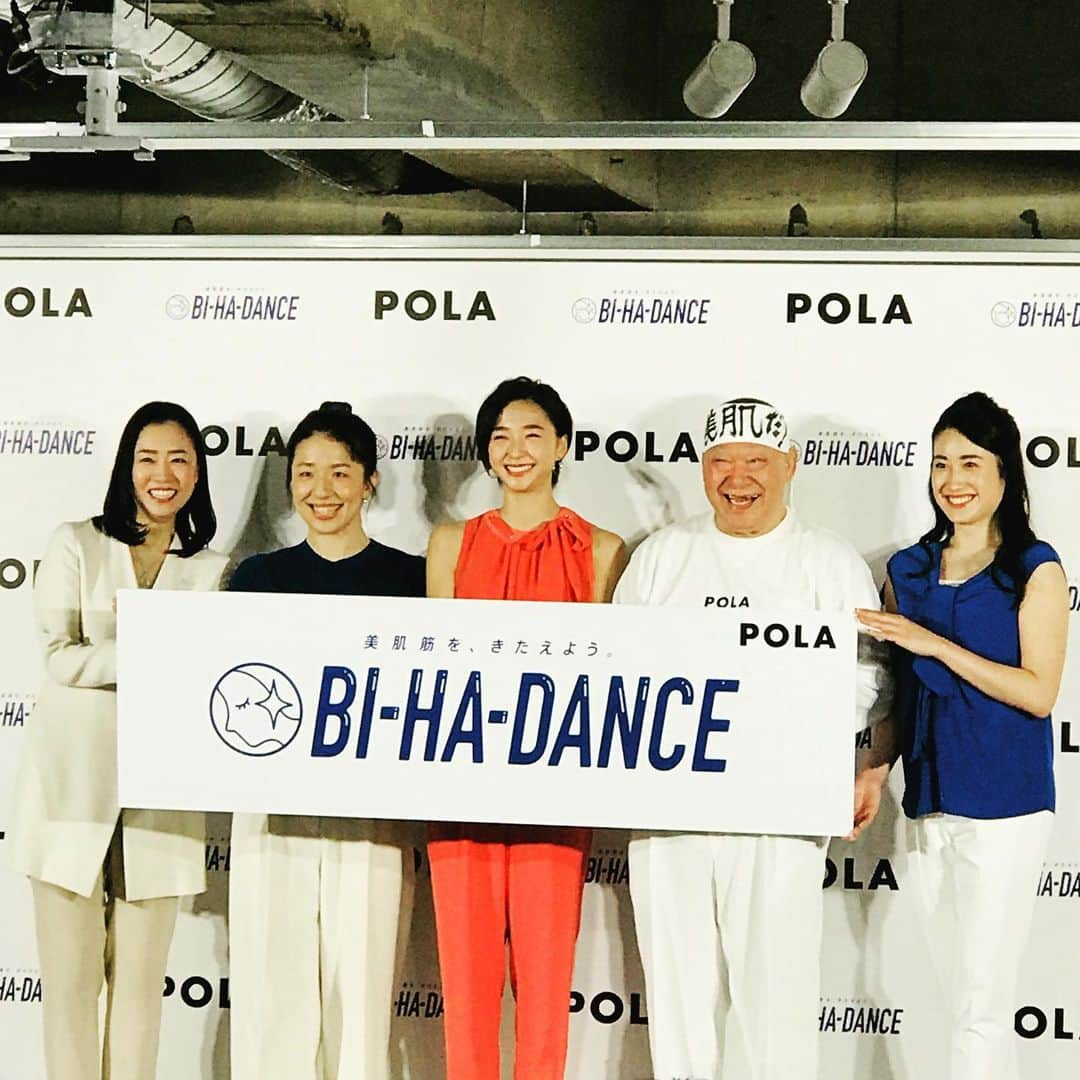 Marisolさんのインスタグラム写真 - (MarisolInstagram)「ポーラが開発した『BI-HA-DANCE（ビハダンス）』という美肌をめざす体操のローンチイベントに行ってきました！　約20分の全身エクササイズですが、毎日続けて8週間後にシミとシワが減少した方もいるとか！　ポーラは新体操日本代表フェアリー ジャパンのサポートをしていることから、そのメソッドが考案されたそうです。今日のイベントでは、浜口京子さん・アニマル浜口さん親子も参加されていましたが、お二人のツヤピカ肌にも目が釘付けでした！#pola #ポーラ#bihadance #marisol #marisolonline #marisolbeauty」2月4日 18時50分 - marisolmagazine