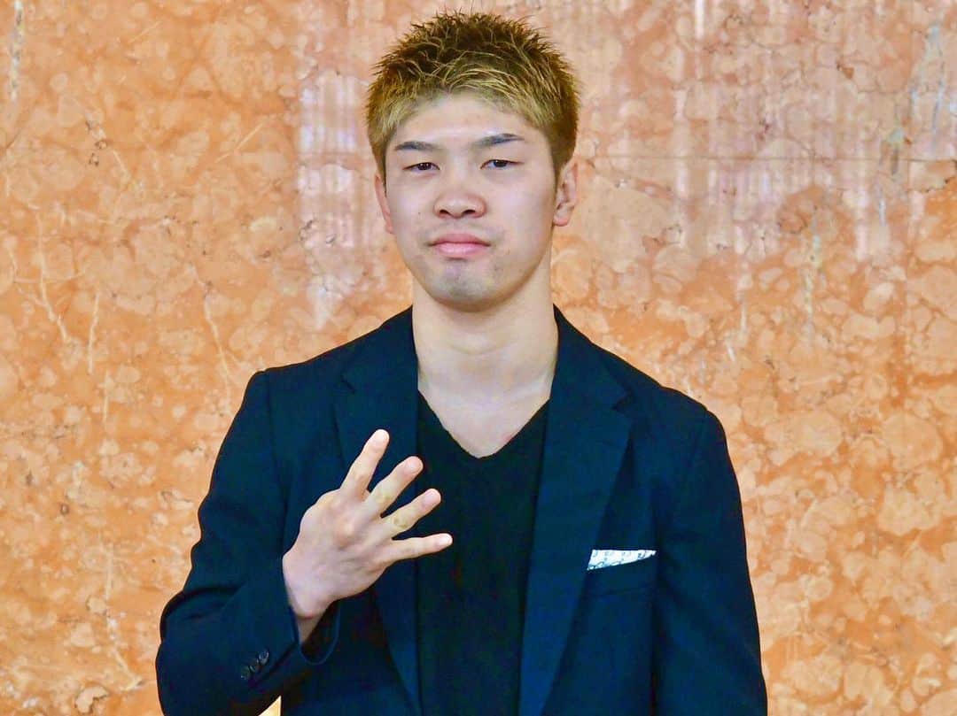 田中恒成のインスタグラム：「‪☆ 決めました‼︎‼︎‬ ‪2020年四階級制覇します。‬ ‪スーパーフライ級に集まった‬ ‪名チャンピオン、強豪、全員倒します。‬ ‪#photo_by_andre_ueda」
