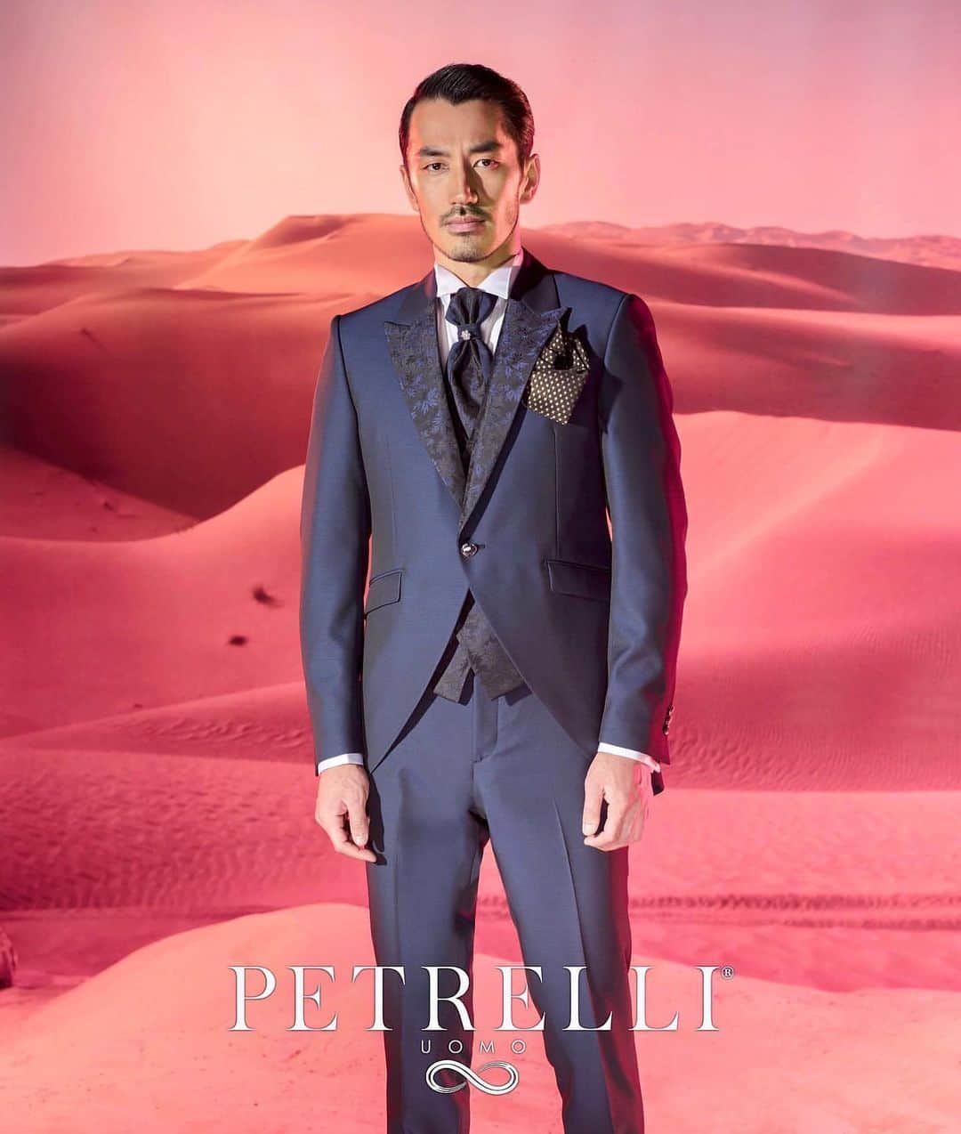 藤井裕史のインスタグラム：「Grazie @petrelliuomo_official Love this picture:) @imgmodels  @musemennyc  @bananasmodels  @ilovemodelsmngt  @coreartistmanagement  @image_models ・・・ Collezioni INFINITY ♾ 2020 ♾ ❤️🔝❤️ L’ABITO TI PRENDE TI AVVOLGE TI INNAMORI  E NON LO LASCI PIÙ !!! Nuovi stili che uniscono eleganza E innovazione.❤️ I nuovi contrasti di nuance rendono il tuo look impeccabile. 💥💥💥❤️🔝❤️ rivenditori@petrelliuomo.com  Ph Alex Belli  @hiroshifujii0321  #milano #groom #suits #sposi #protagonista #bodas #novios #wedding #collezione2020  #petrelliuomo #infinity2020」