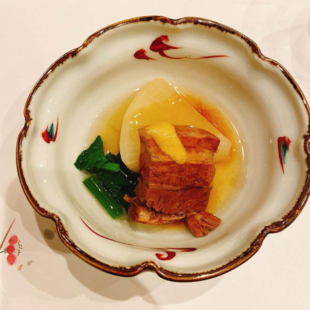 鈴木紗理奈さんのインスタグラム写真 - (鈴木紗理奈Instagram)「祇園　#かじ正 さん  美味しいのはもちろんの事 大将と女将さんのお人柄が好き。 京都生まれじゃないのに、ただいまって気持ちにさせてくれるあったかいお店。」2月4日 14時19分 - munehirovoice