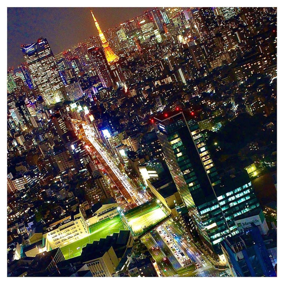 元井美貴さんのインスタグラム写真 - (元井美貴Instagram)「. 今日のブログは 渋谷スクランブルスクエアの展望空間 「渋谷スカイ」についてです . 富士山も東京タワーもスカイツリーも スクランブル交差点も一望できて 夕景も夜景も綺麗でした✨ 超絶オススメ💫」2月4日 14時31分 - mikimotoi
