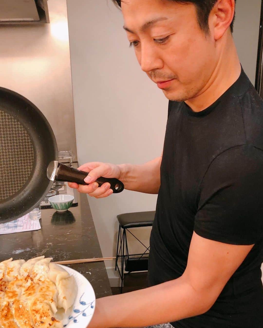 尾上菊之助さんのインスタグラム写真 - (尾上菊之助Instagram)「.﻿ 餃子を沢山作り餃子パーティーをしました。子供たちも喜んで沢山食べてくれました。」2月4日 15時09分 - onoekikunosuke