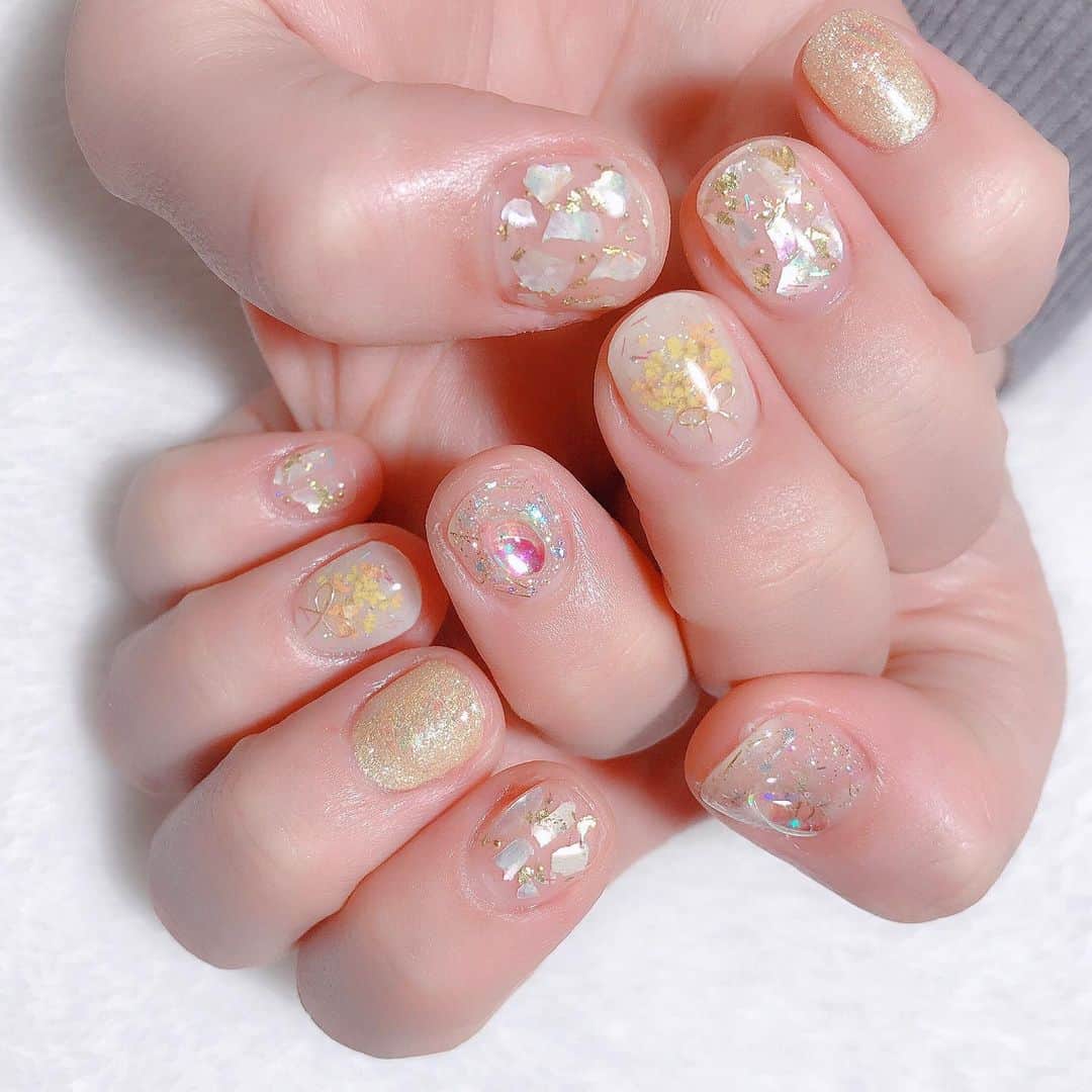 なかやまちえこのインスタグラム：「yellow✨ PREGELミューズ　S083 PremDoll B67、G707 PREXY オーロラホイル、押し花、ワイヤー ピカエースの金箔 #nail #nails #nailart #ネイル #美甲 #ネイルアート  #clou #nagel #ongle #ongles #unghia #japanesenailart #manucure #네일 #젤네일 #네일아트 #네일리스트 #japanesenails #manicurist #gelnails #أظافر #goldnails #ゴールドネイル #和楽器バンド #鈴華ゆう子 さん」