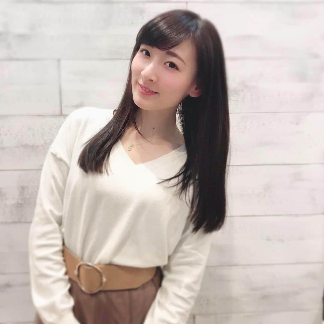 福田朱子さんのインスタグラム写真 - (福田朱子Instagram)「お久しぶりの更新！ そしてぼーっとしてるとこれまたお久しぶりになってしまう、美容院💇‍♀️！ . . 1ヶ月半ぶりとか余裕でやってしまう💦💦 . . いつもお世話になってるjoemiで✨ . 髪質改善トリートメントするの3回目かな？ もうね、欠かせなくなっちゃった❣️ . . で、カラーはいつもラベンダー系に寄せてもらってるんだけど、 今回はそこに、明るくなってた自分の毛を残す形で、何ヶ所かハイライトを入れもらいました🎶 . . ハイライトローライト、基本的に好きなんだけど、 この作戦は勝手に新発見だった！ww . . 7日からの朗読劇、髪の毛パッサパサでやりたくないもんね🥳 行けてよかった🎶 . 大島代表ありがとうございました✨ . . とぅるっとぅるを表したい動画はストーリーへ💁‍♀️ #joemi #ジョエミ #新宿 #美容院 #美容室 #髪質改善 #髪質改善トリートメント #大島代表 #japan #japanesegirl」2月4日 16時01分 - syuko29