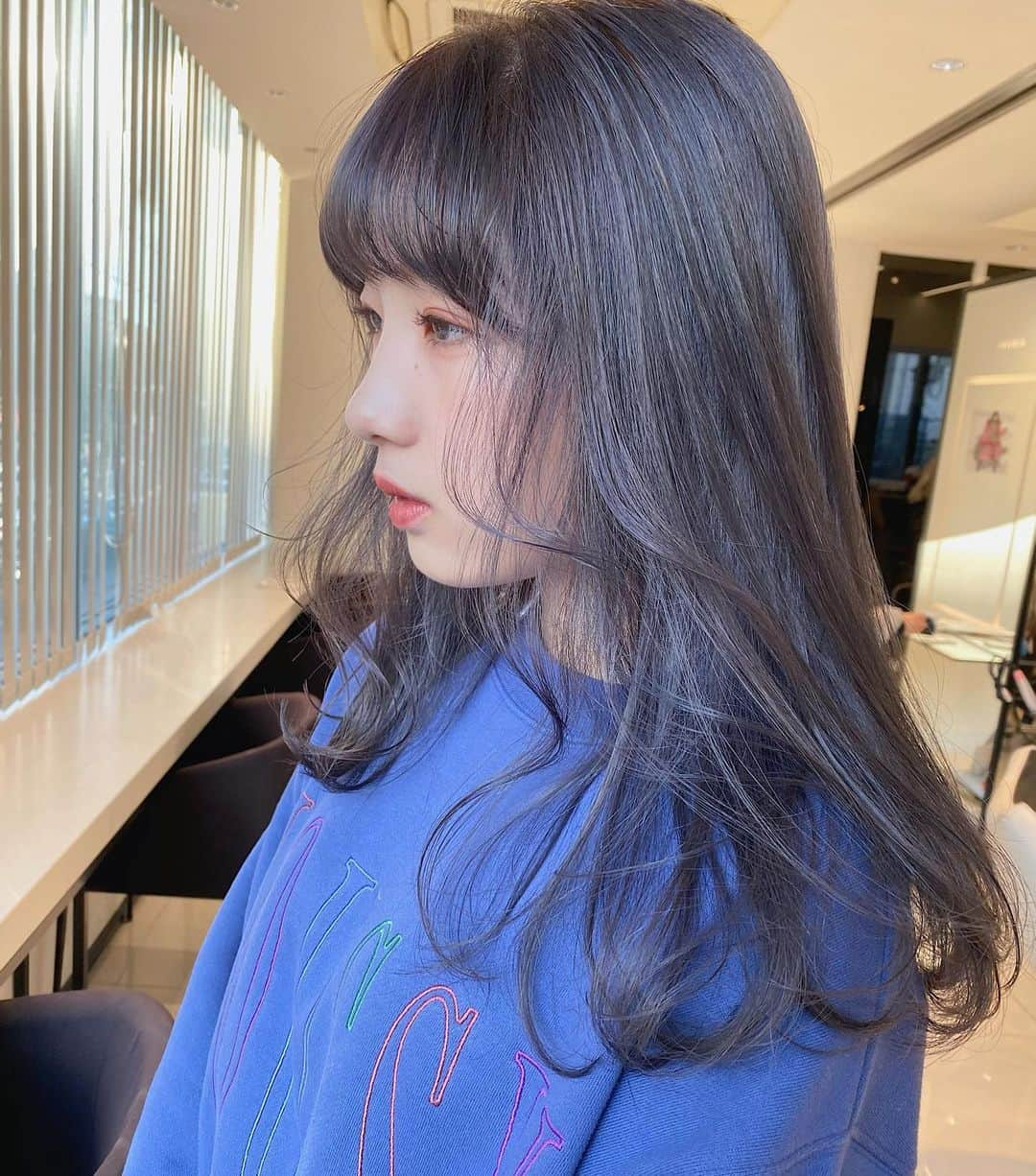 NASUさんのインスタグラム写真 - (NASUInstagram)「#nasupcolor ケアプレミアムカラーでつくる lavender gray💟 ブリーチは2回〜３回くらいは必要です！ . ケアプレミアムカラーはダメージをより軽減したカラー！ 🤍艶＆色持ちの良さ 🤍手触り 🤍低ダメージ ブリーチを使う方はよりオススメですが、 毎月の重ねていくカラーも綺麗です💯✨ . 日々のケア、積み重ねが大切なので ホームケアではお客様それぞれに おすすめなものを紹介します🔐❤︎. #color #bleach #lavenderhair」2月4日 16時15分 - nasup