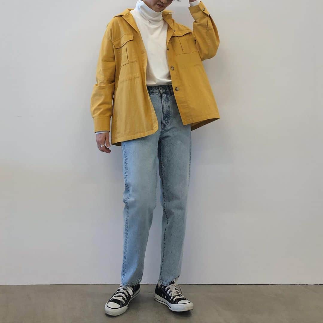 ak_m1120さんのインスタグラム写真 - (ak_m1120Instagram)「先日、 @uniqlo のデニム試着会に参加させていただきました。 オールUNIQLOコーデ☺︎ . . . 1枚目→#ベルテッドプリーツジーンズ  2枚目→#スラウチテーパードアンクルジーンズ  ダメージタイプ 3枚目→#スラウチテーパードアンクルジーンズ . . . すべて丈長めを着用しています☺︎ すでに店頭に並んでいるアイテムなので、是非チェックしてみてください♡ （丈長めはオンライン、大型店限定） . . で、1番最後がプレスルーム入口に飾ってあったお花！！ すごく豪華でキレイでした🥺❤️ . . . . . #fashion #code #uniqlo #uniqlou #uniqlo2020ss #uniqlojeans #uniqloginza #locari #uniqloコーデ #ユニクロ #ユニデニ #ユニデニ族 #上下ユニクロ部 #ママコーデ #ママファッション #カジュアルコーデ #スニーカーコーデ #wear更新」2月4日 16時22分 - ak_m1120