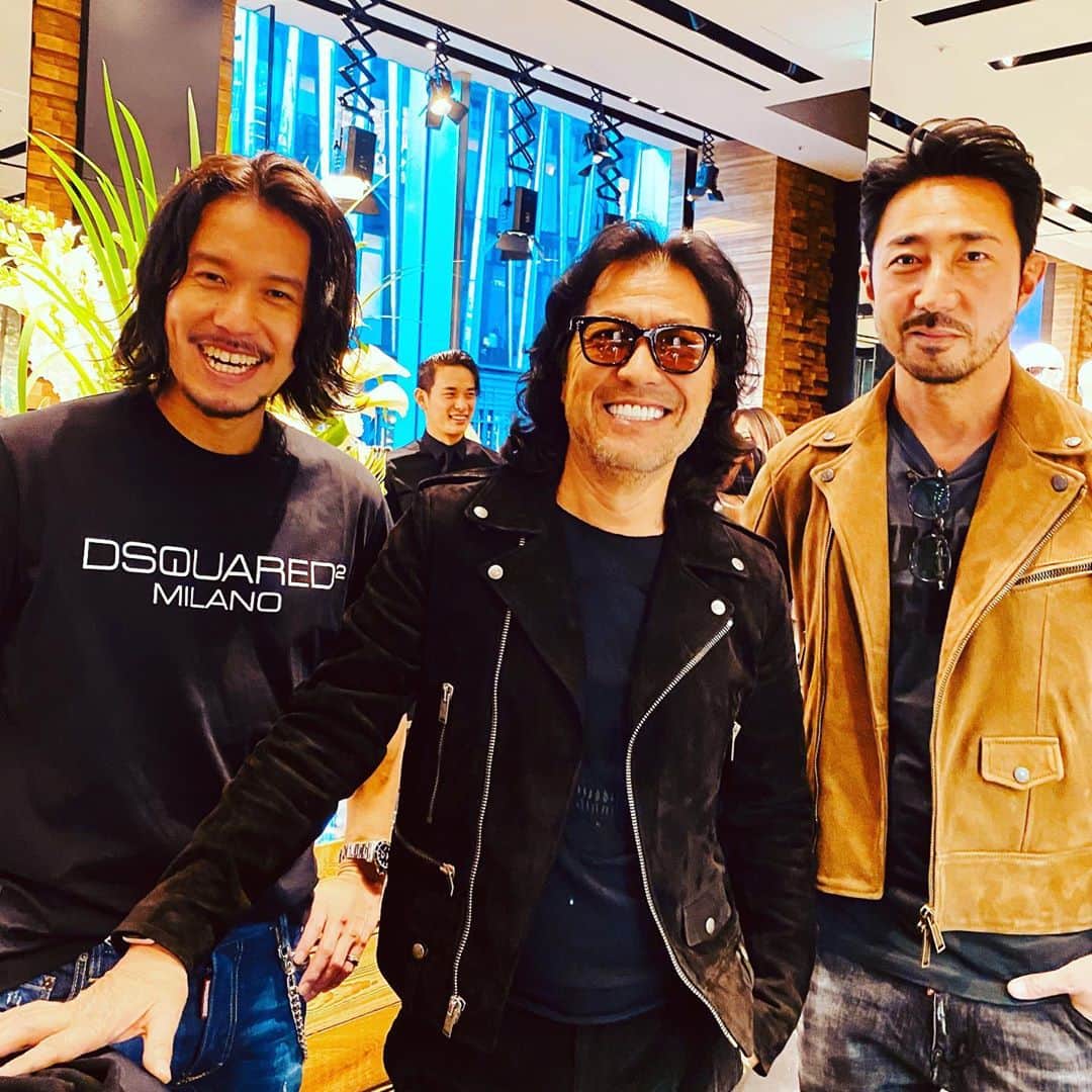 のインスタグラム：「ホッシーとサトシーノと俺  #dsquared2  #ディースクェアド2  #イタリアンスタイル  #銀座 #國分利治 #アースホールディングス #hairmakeEARTH #EARTHEART #地道力 #美容室経営 #fashion #美容室アース #earth_recruit #國分塾」