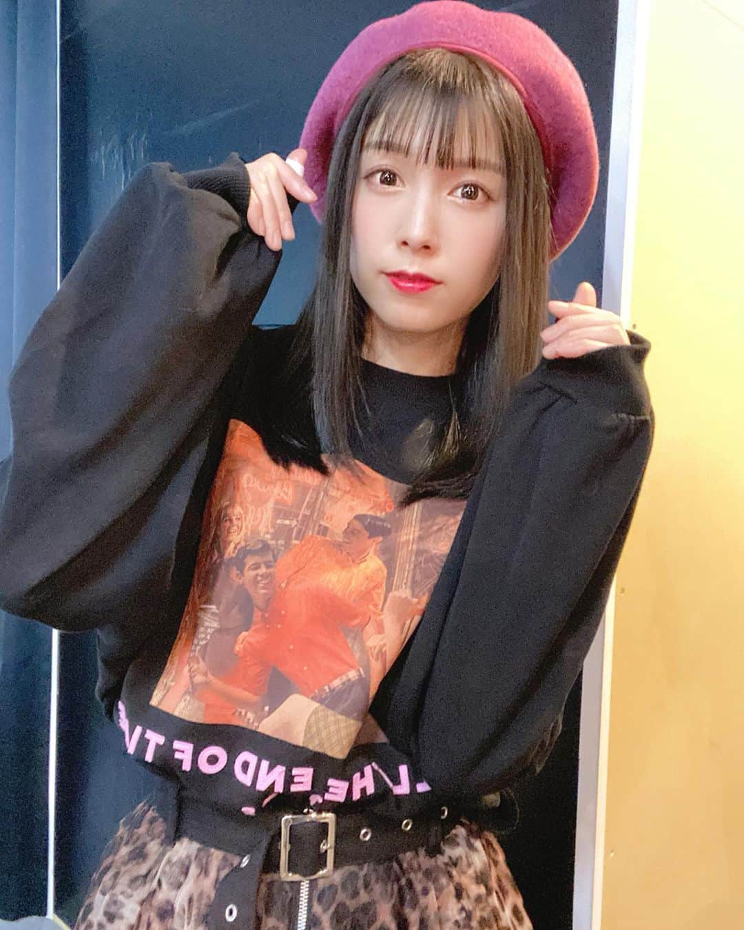 麻衣愛のインスタグラム：「ヒョウ柄好き💓🐆 . #ヒョウ柄 #スカート #ベレー帽 #ベレー帽コーデ #skirt #codenate」